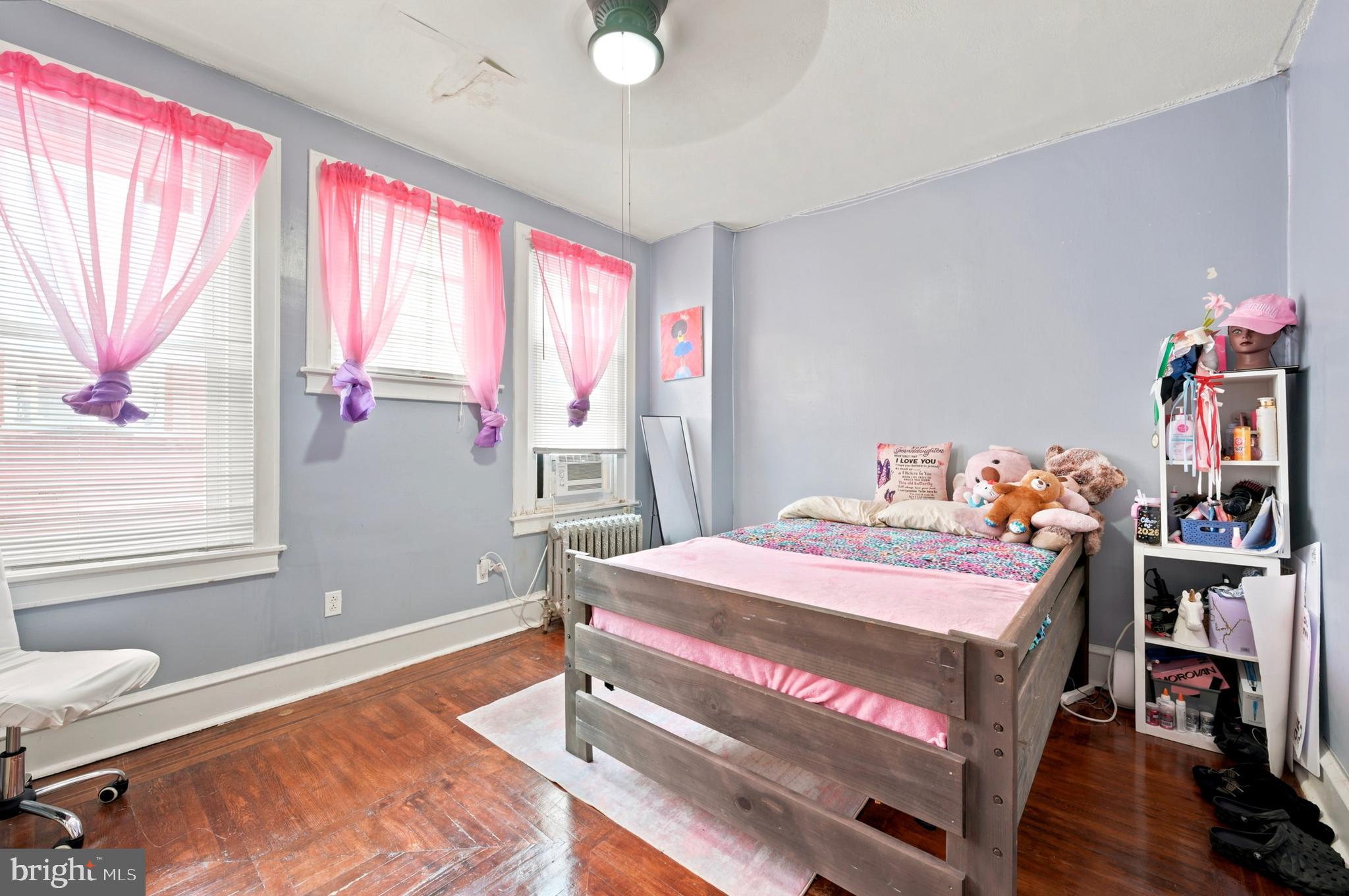 EAST OAK LANE - Residential