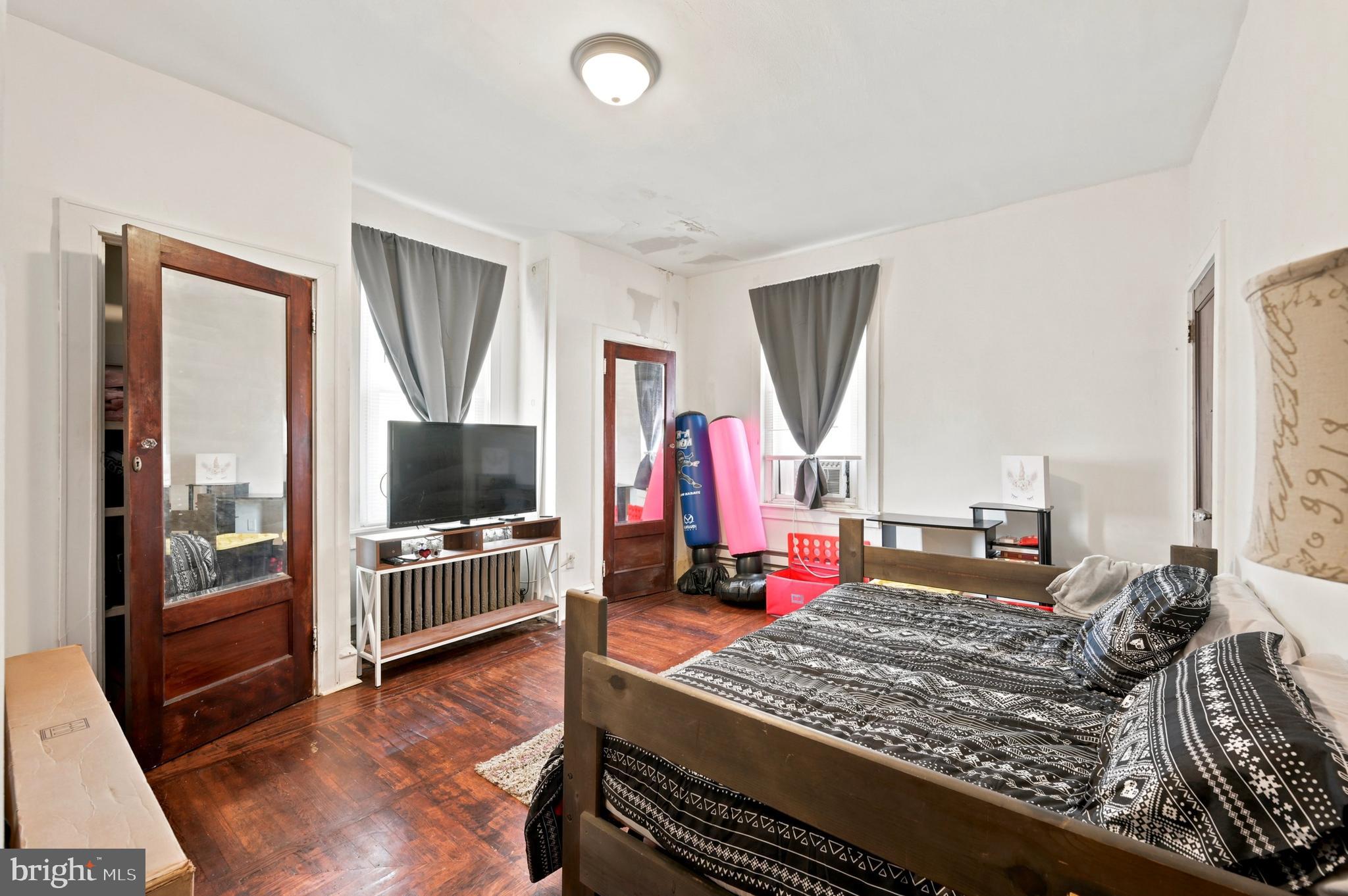EAST OAK LANE - Residential