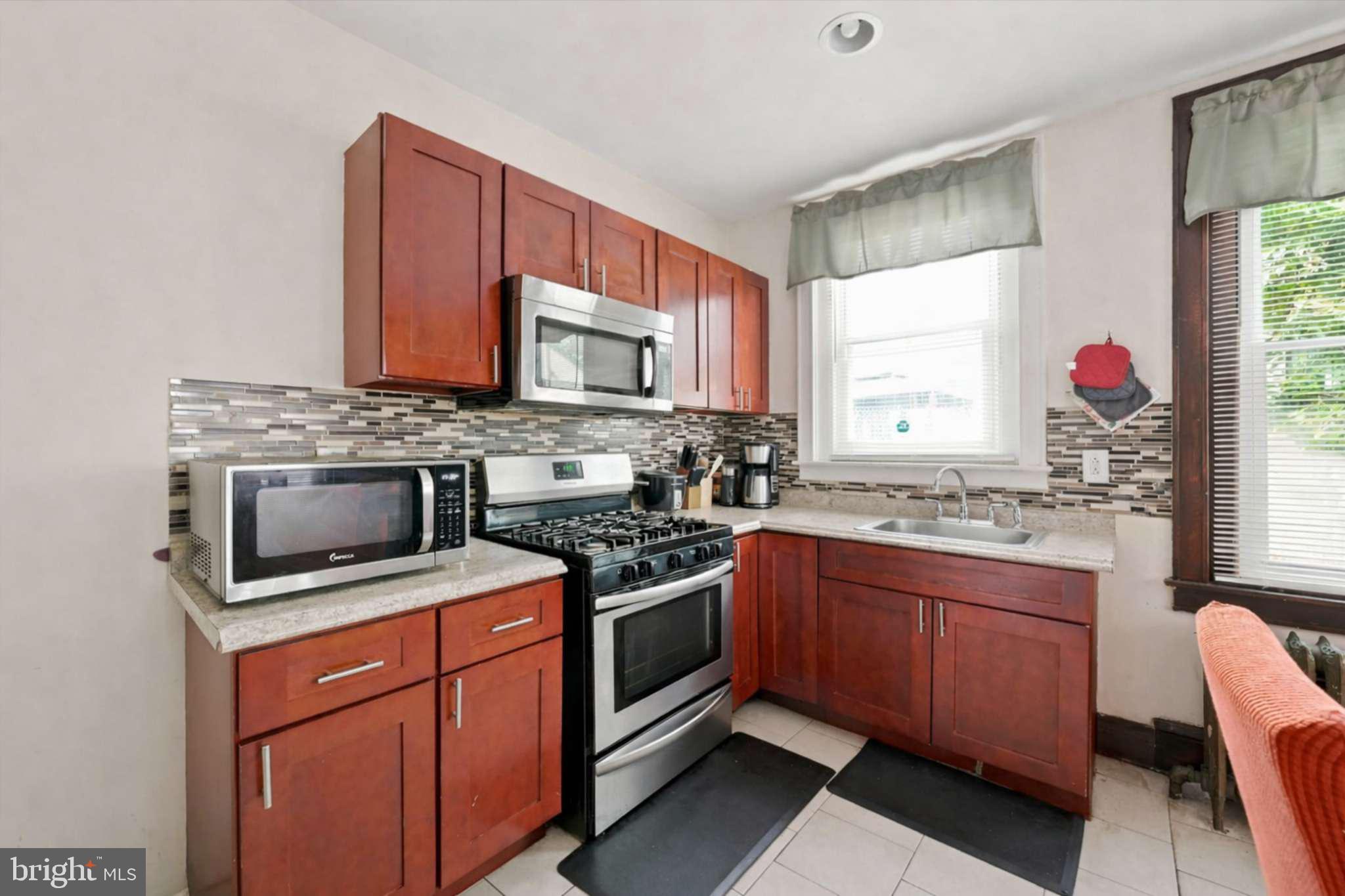 EAST OAK LANE - Residential
