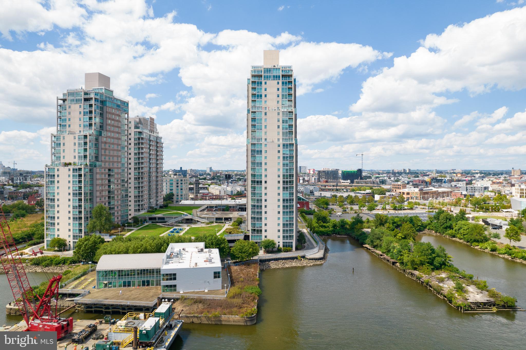 WATERFRONT SQUARE - Residential