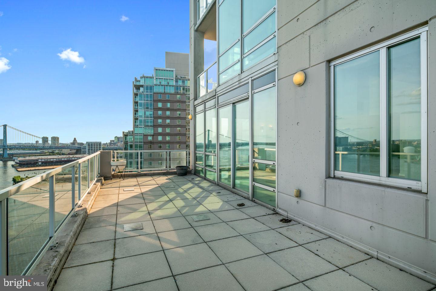 WATERFRONT SQUARE - Residential