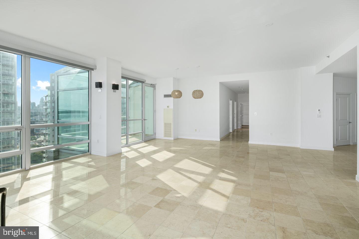 WATERFRONT SQUARE - Residential