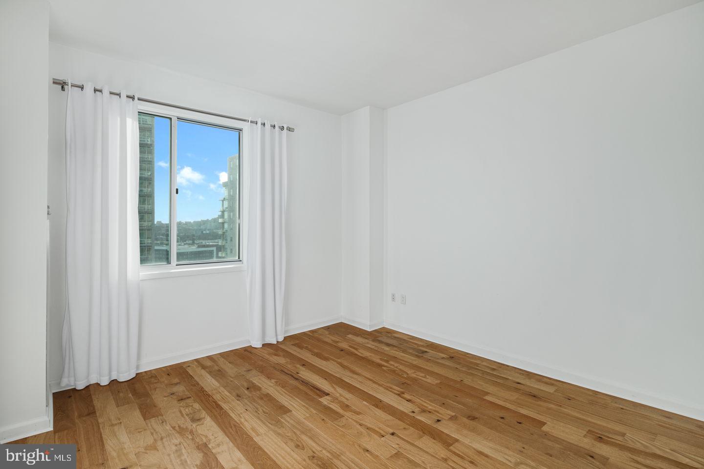 WATERFRONT SQUARE - Residential