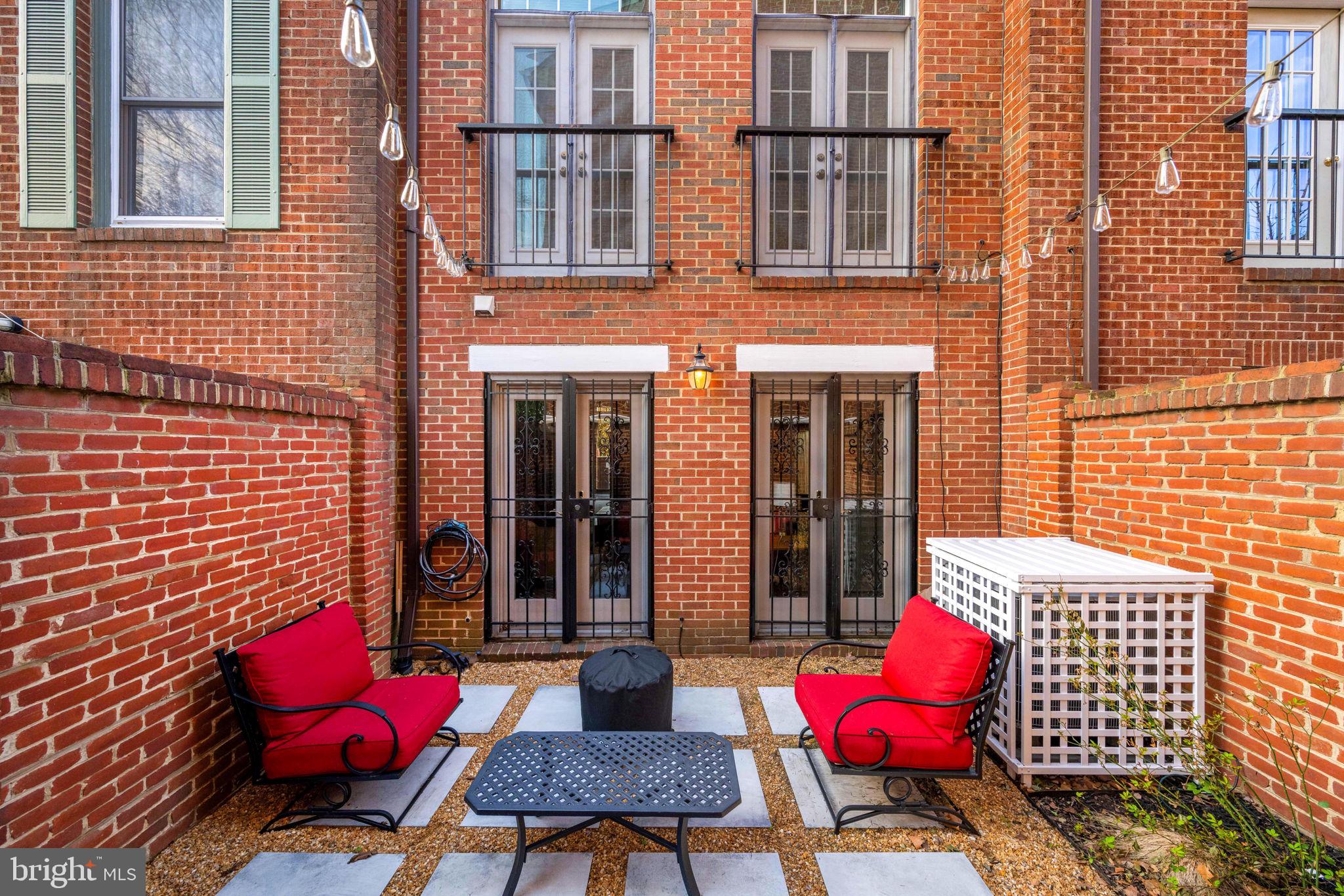 KINGS ROWE - Residential