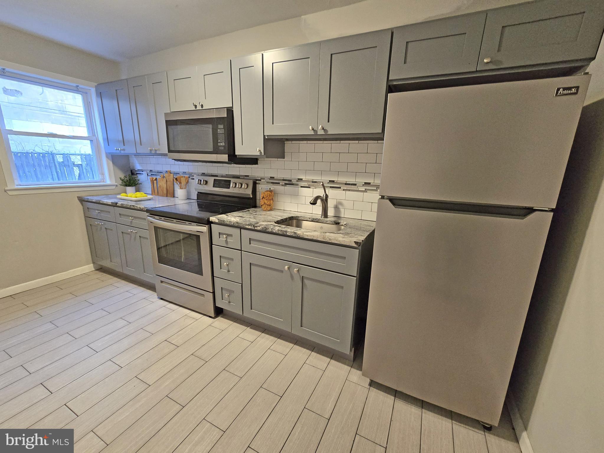 PORT RICHMOND - Residential