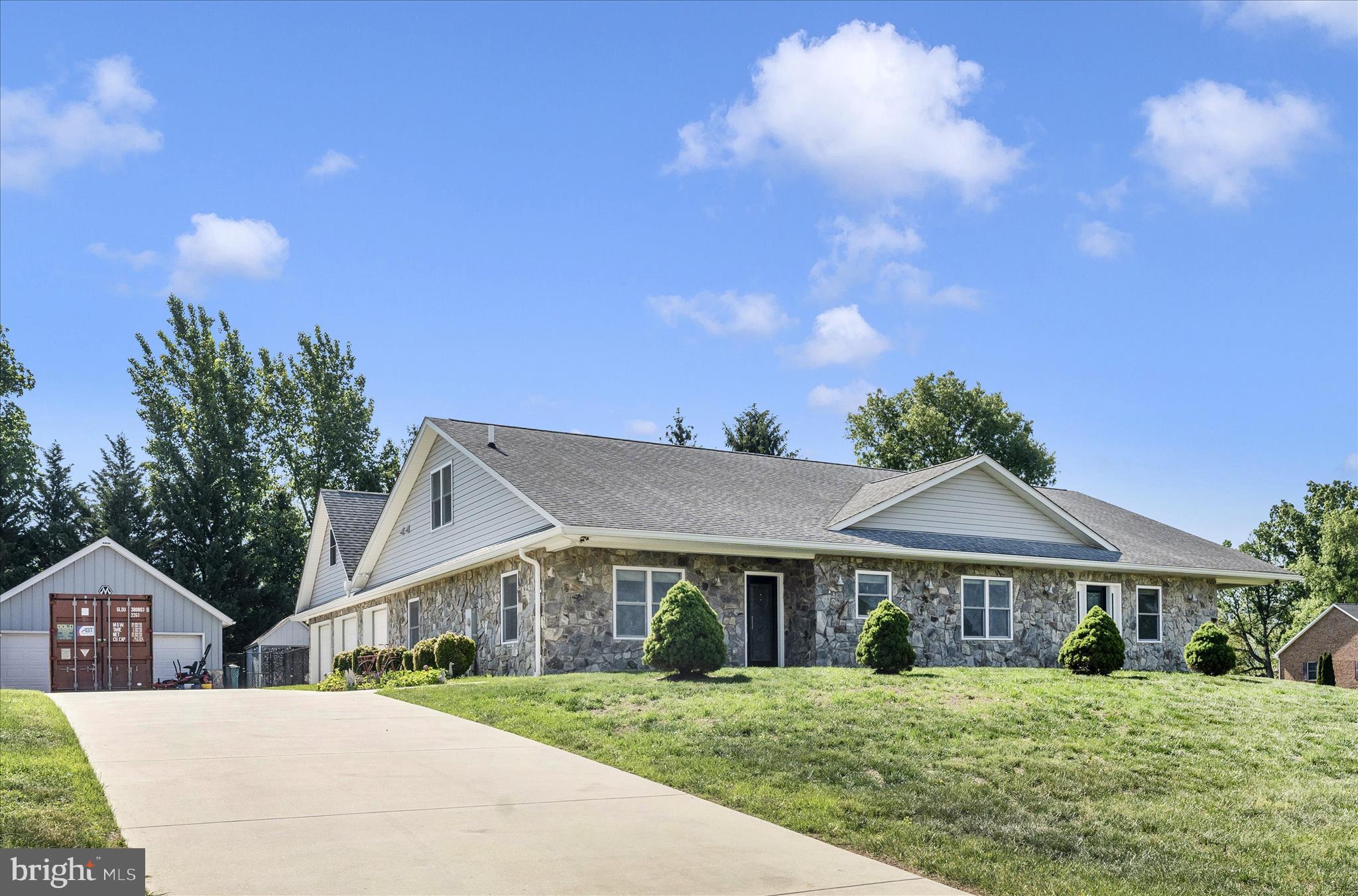 BEAVERBROOK - Residential