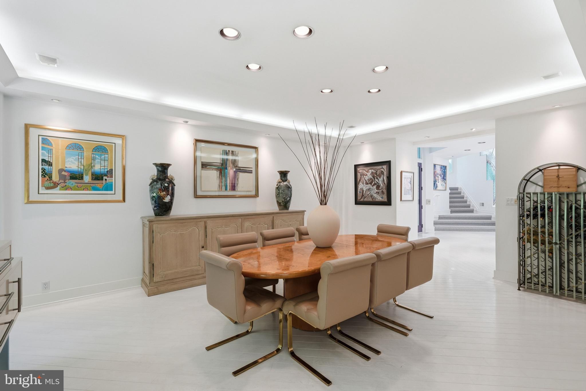 POTOMAC OUTSIDE - Residential