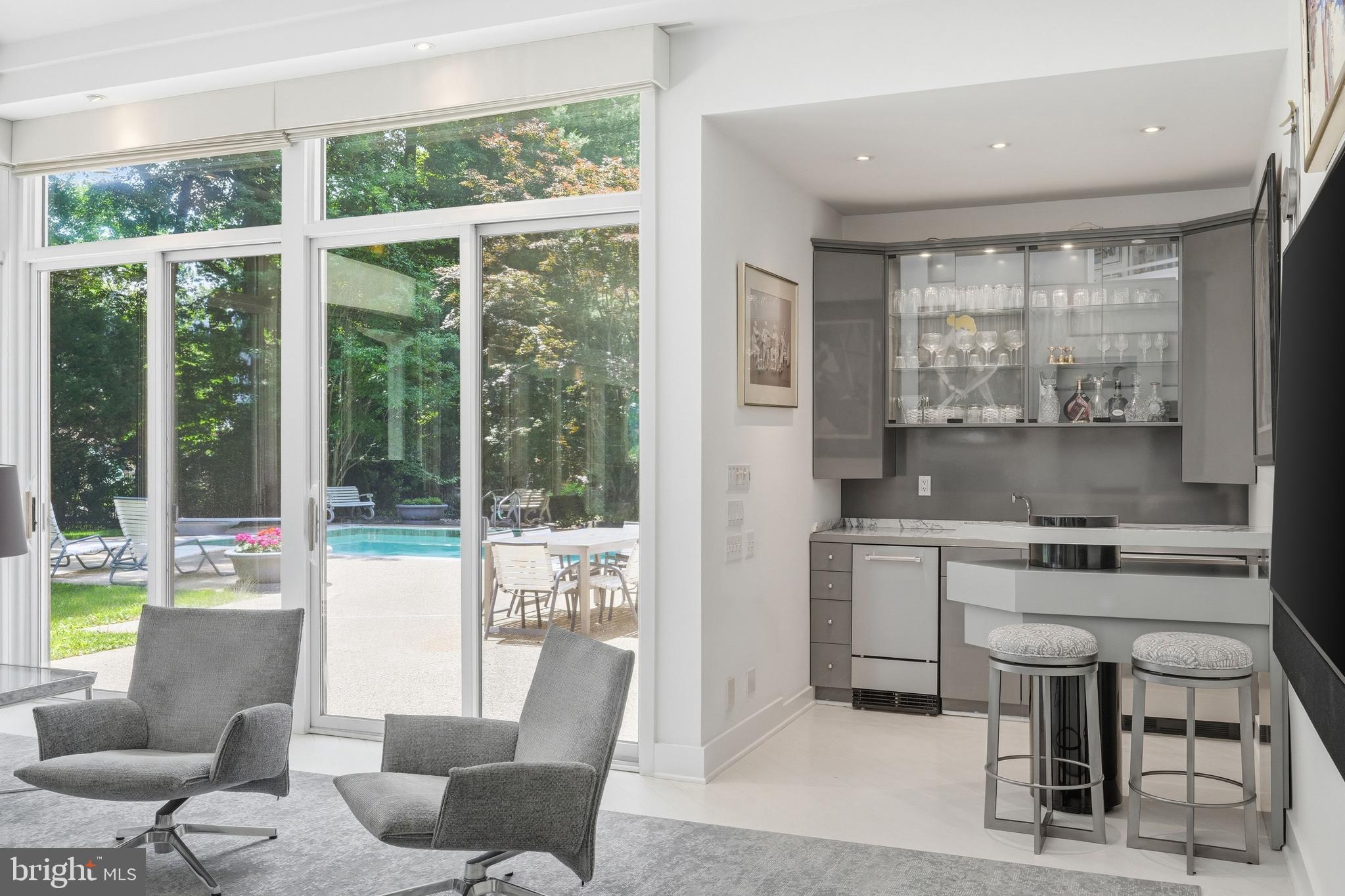 POTOMAC OUTSIDE - Residential