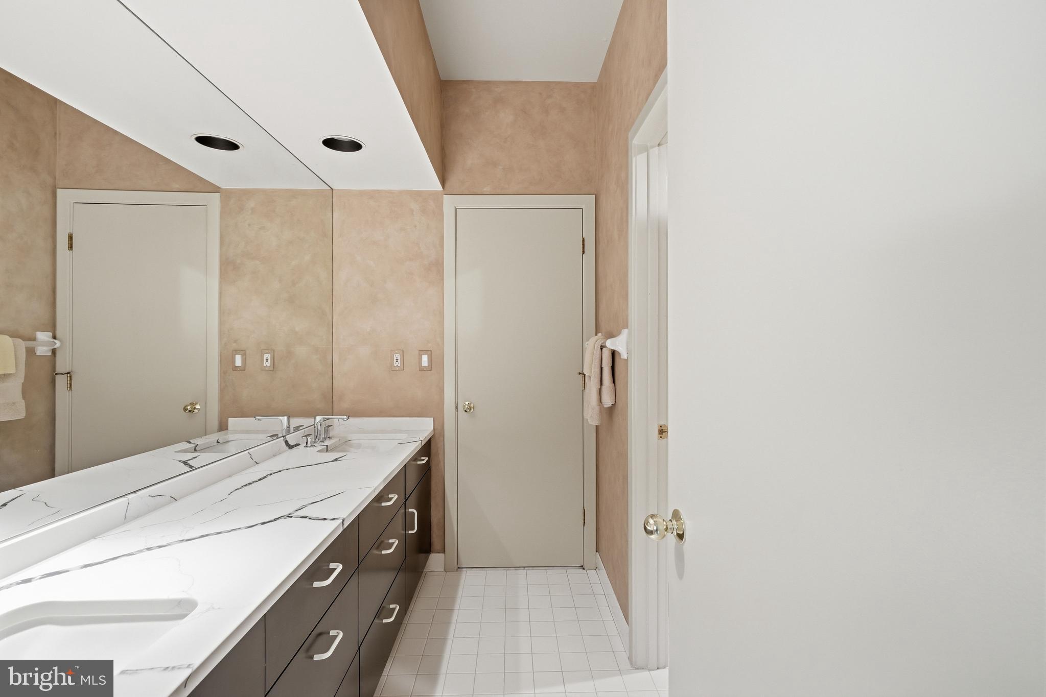 POTOMAC OUTSIDE - Residential