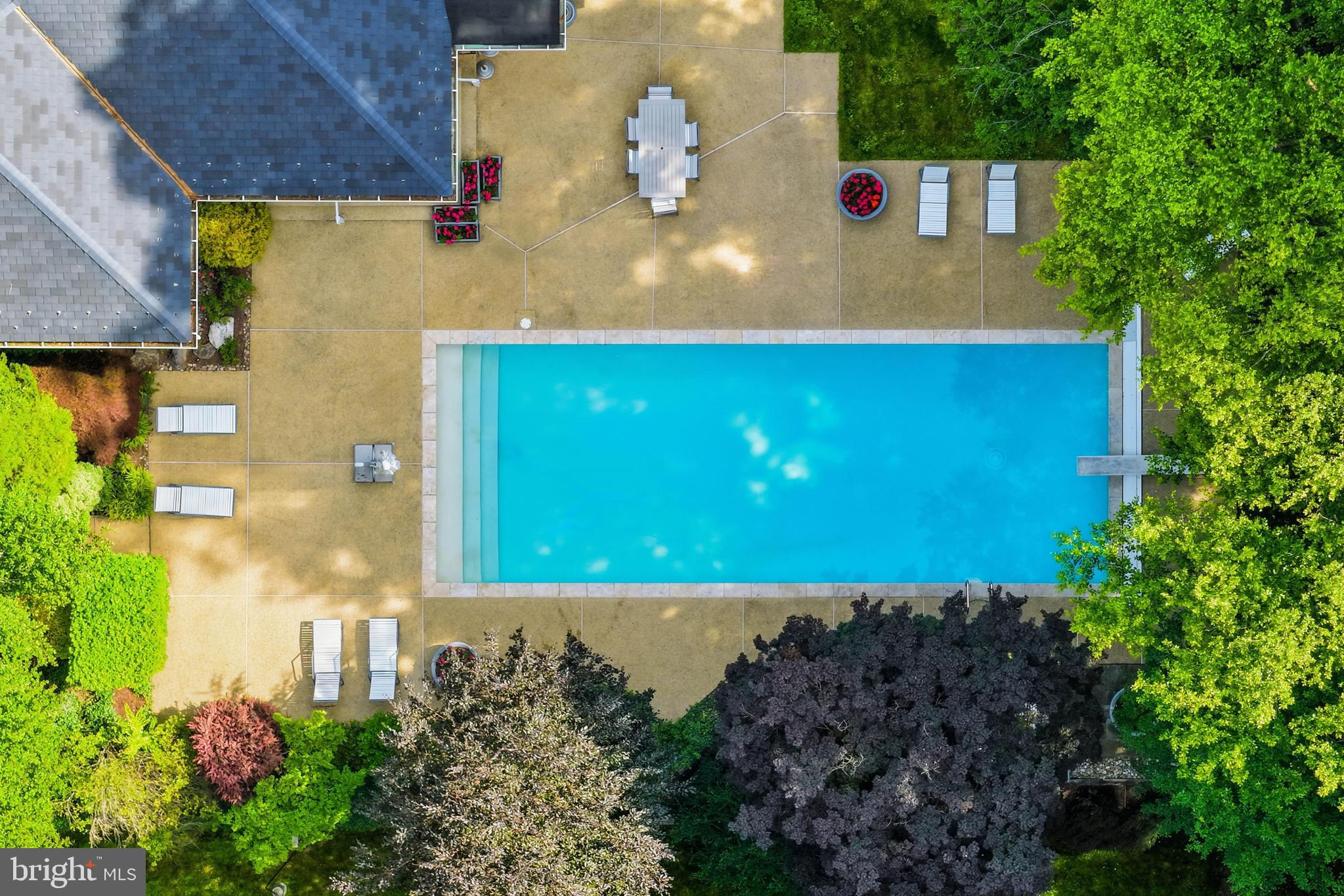 POTOMAC OUTSIDE - Residential
