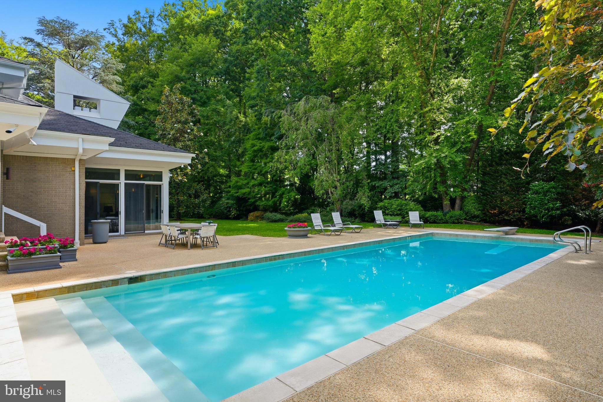 POTOMAC OUTSIDE - Residential