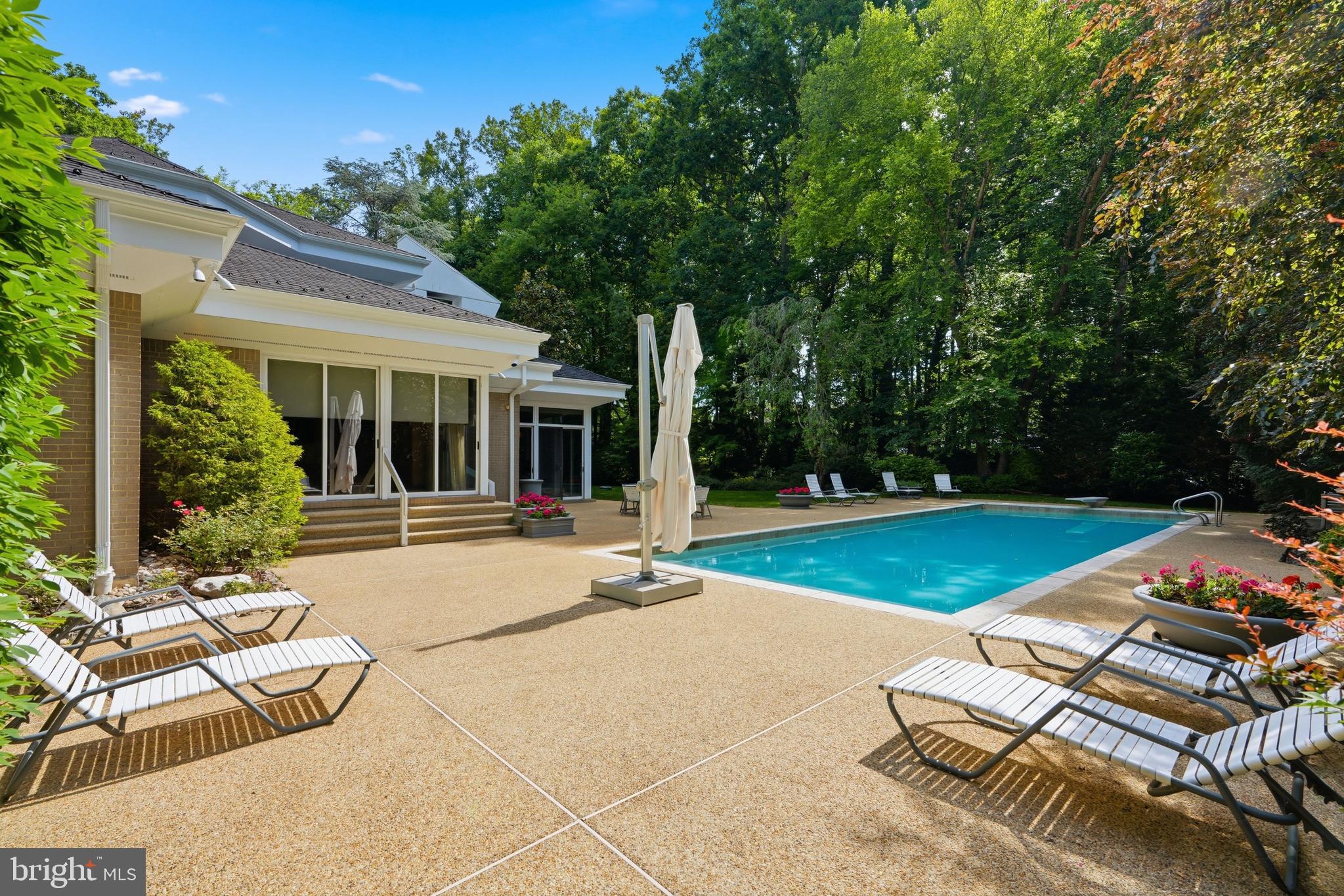 POTOMAC OUTSIDE - Residential