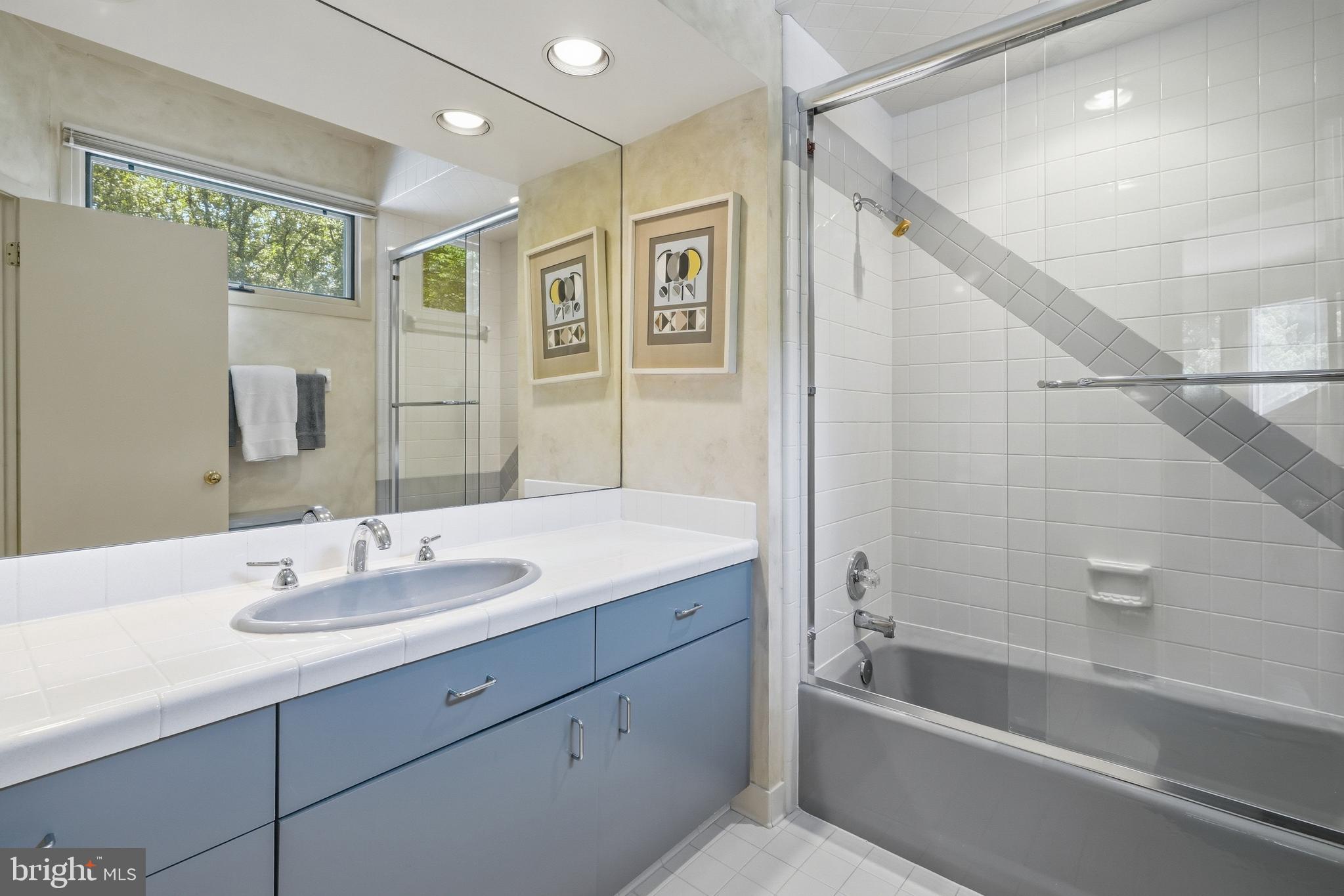POTOMAC OUTSIDE - Residential
