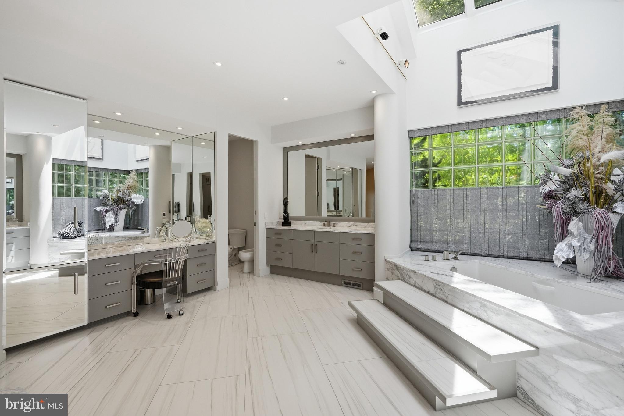 POTOMAC OUTSIDE - Residential