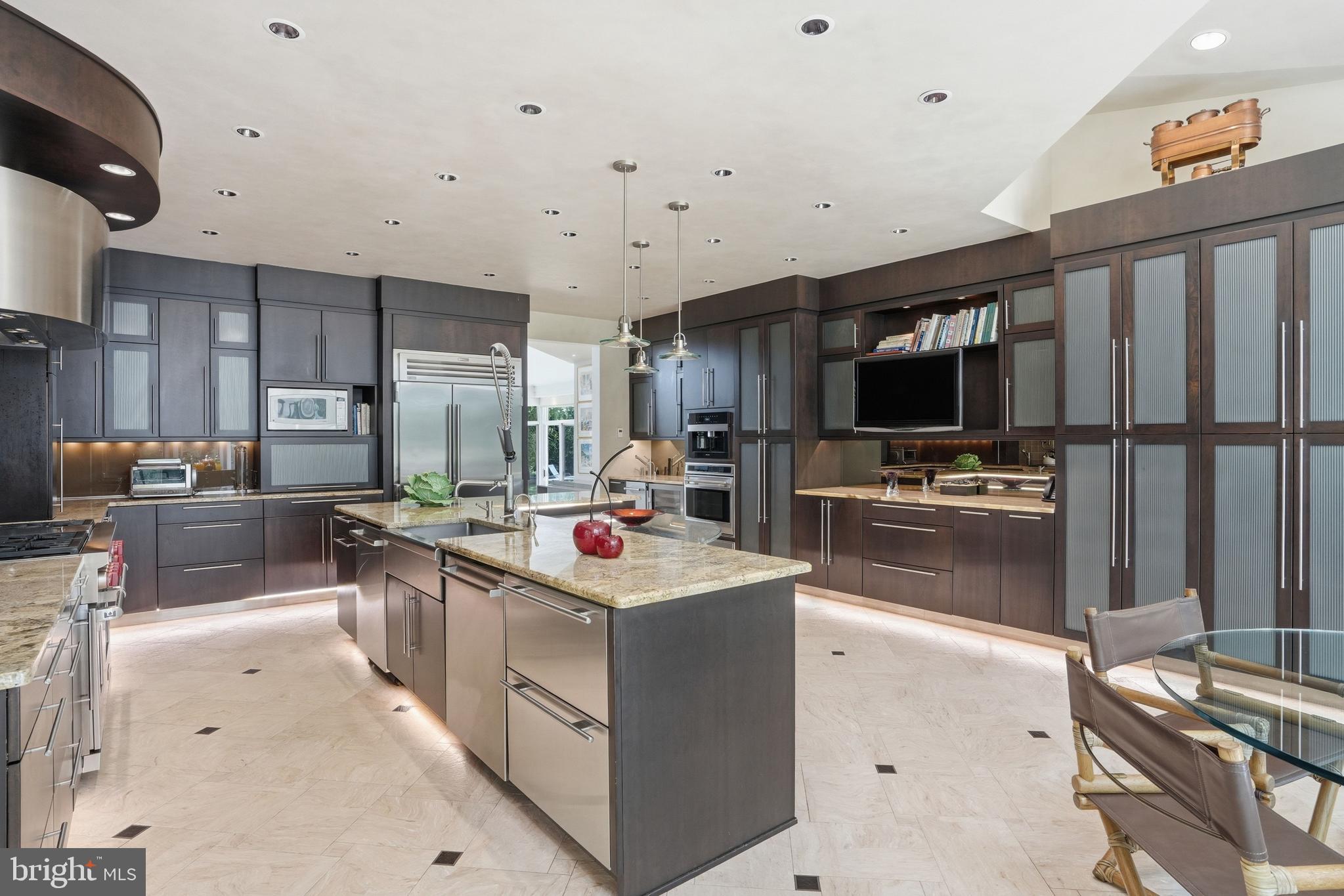 POTOMAC OUTSIDE - Residential