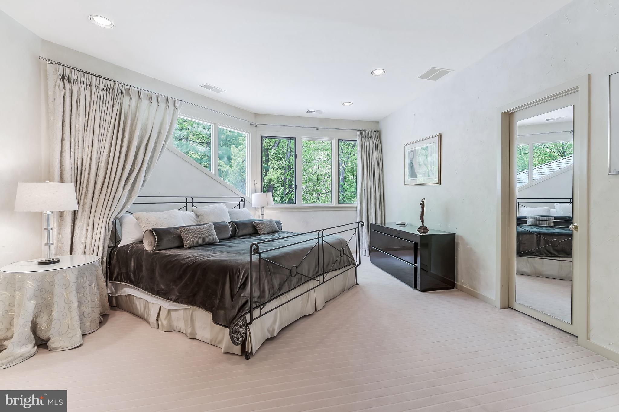 POTOMAC OUTSIDE - Residential