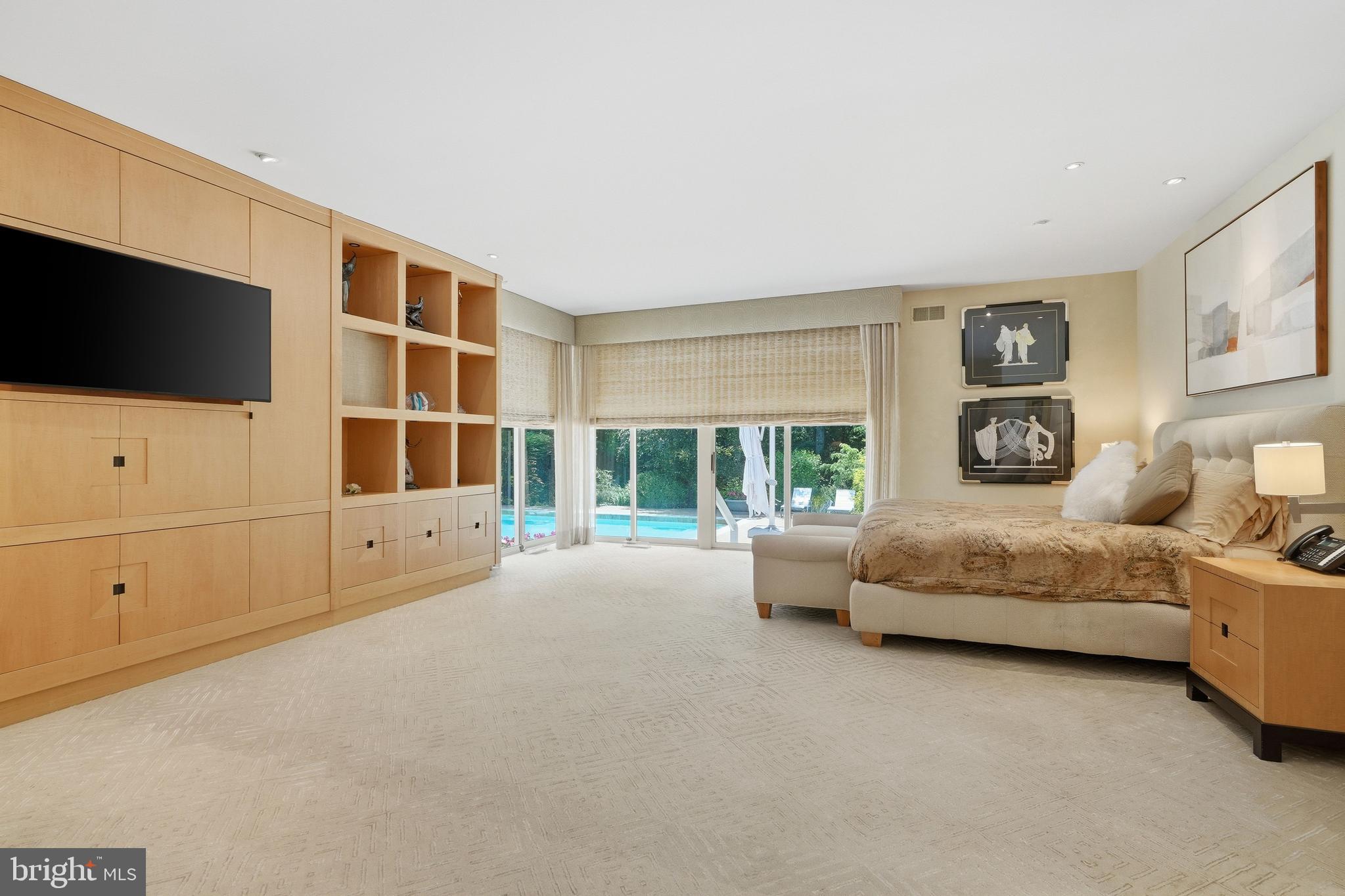 POTOMAC OUTSIDE - Residential