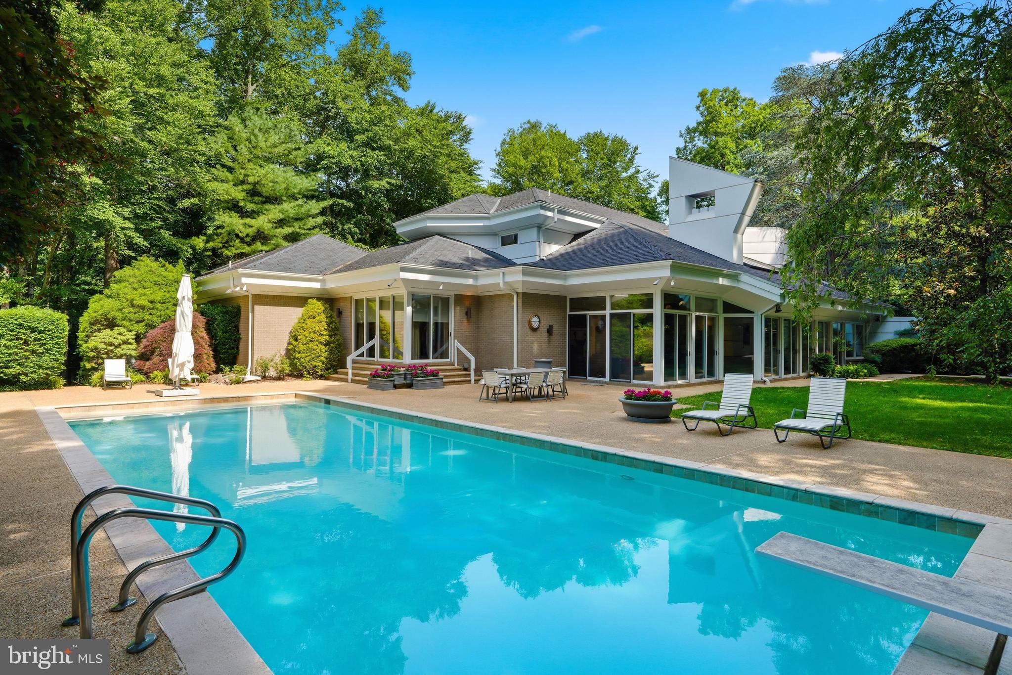 POTOMAC OUTSIDE - Residential