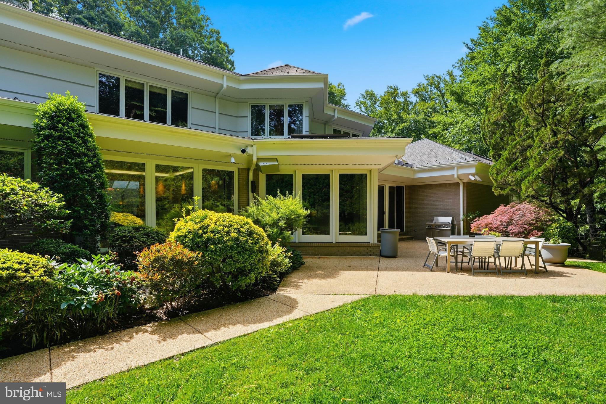 POTOMAC OUTSIDE - Residential