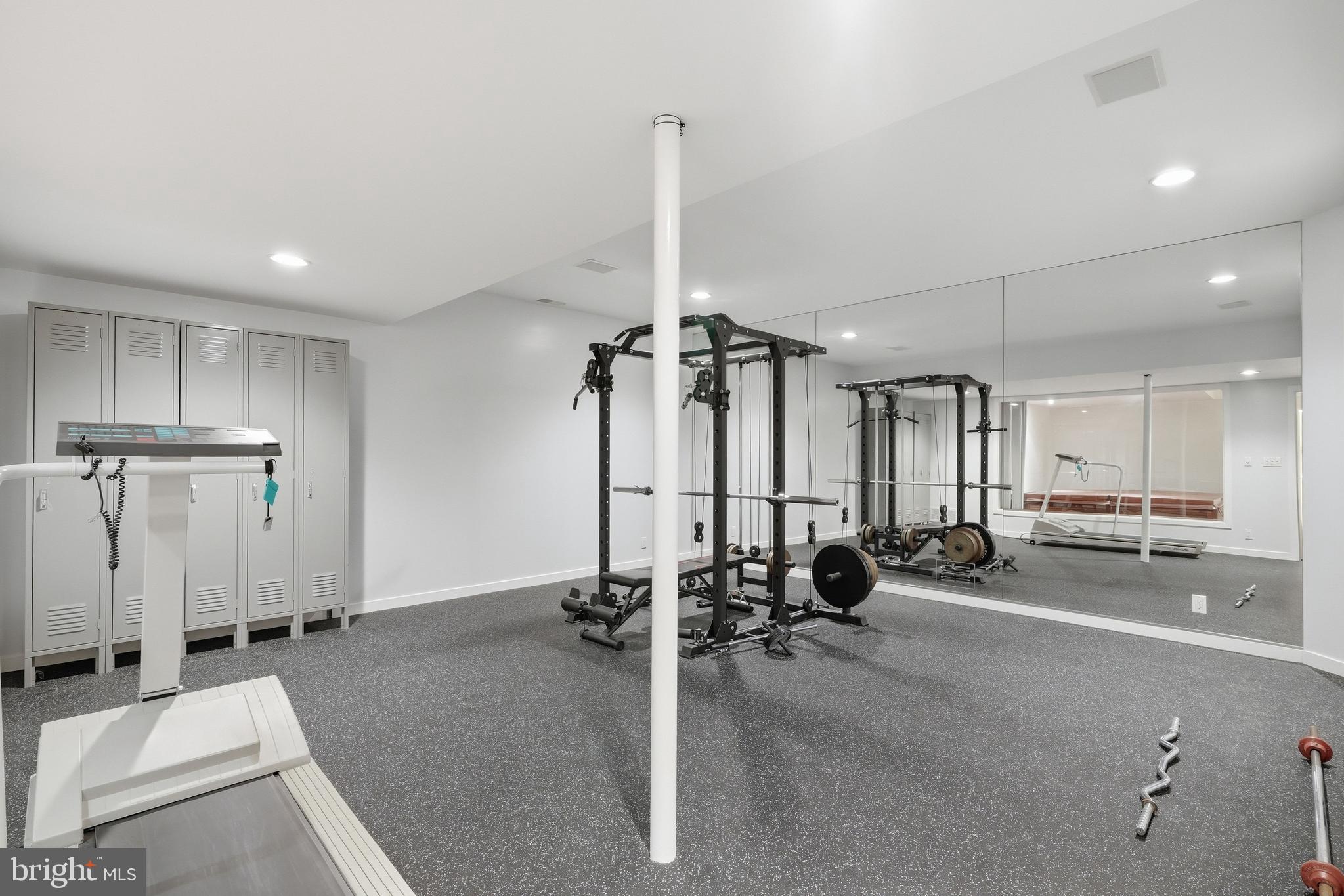 POTOMAC OUTSIDE - Residential