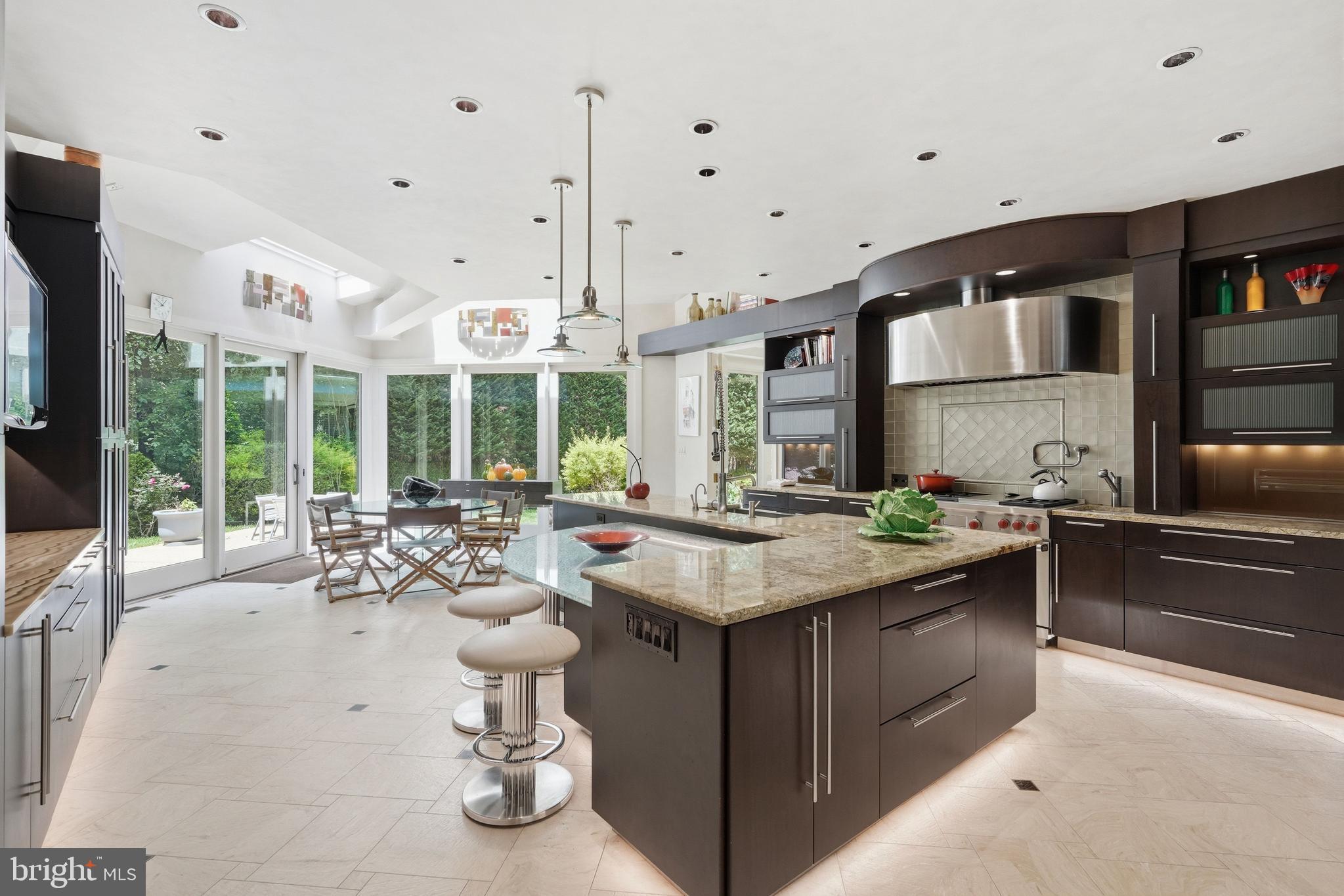 POTOMAC OUTSIDE - Residential