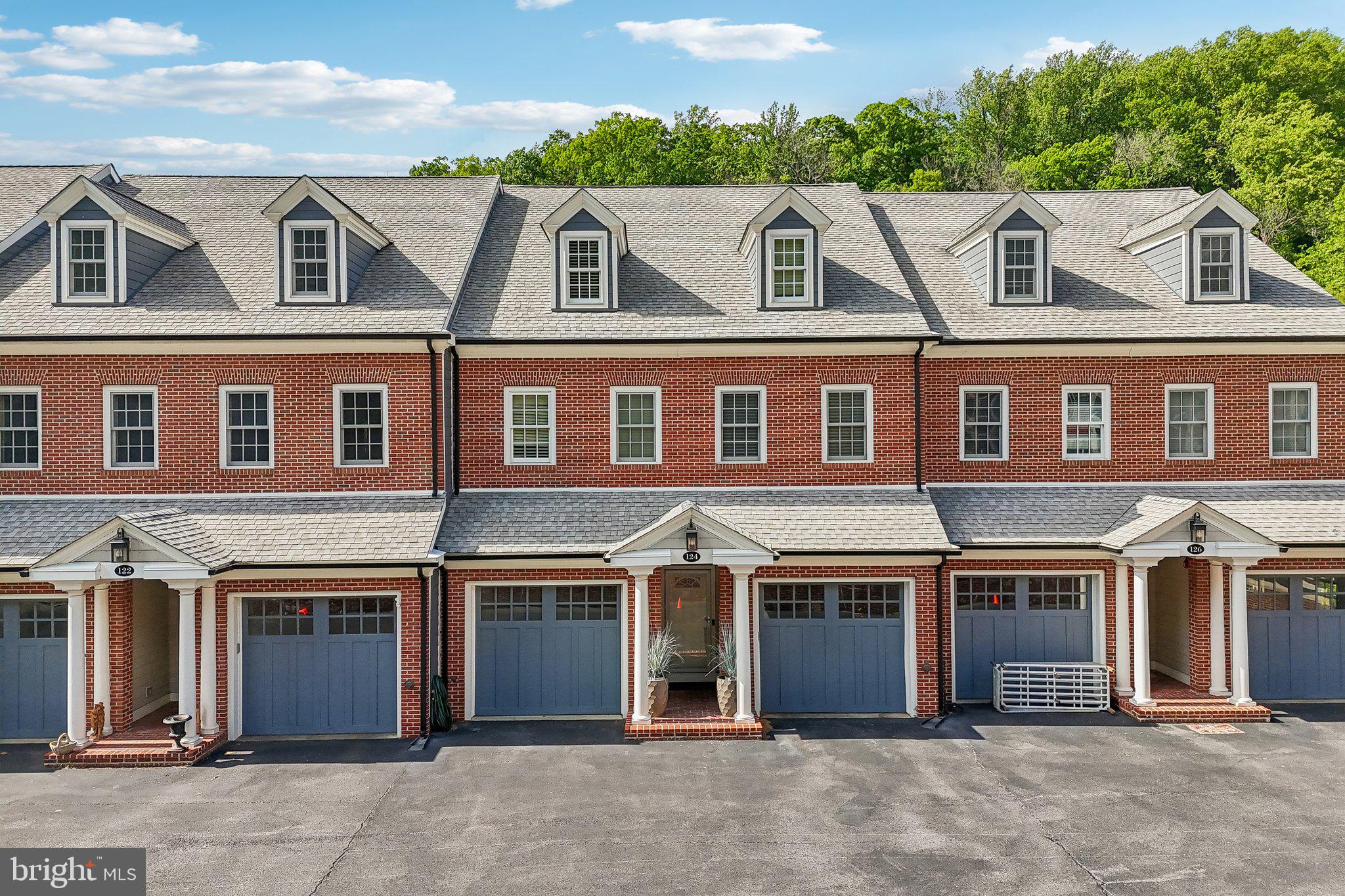 CARRIAGEHOUSEROWBRAN - Residential