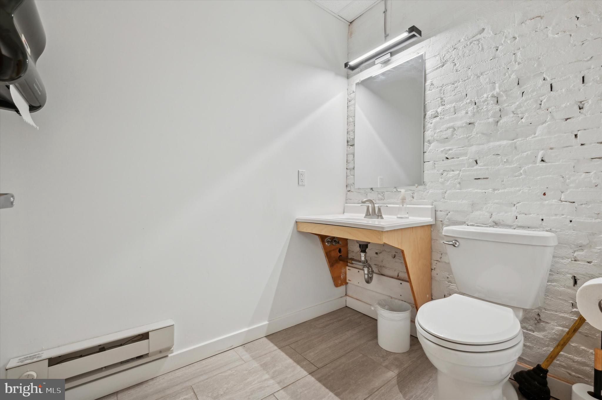 MANAYUNK - Commercial Lease