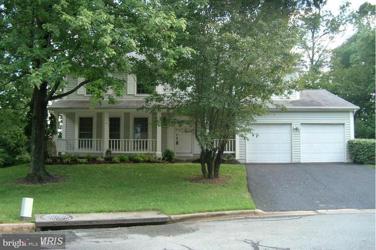 PERFECT LOCATION+min. to Shd Grov Metro,e-z access to I-270, new ICC toll rd. Lovely 3000+ sq ft.col. home,.42 lot quiet CUL DE SAC, bkng 2 park, 2 car gar,4 lg bdrms,, 3.5 fab remod baths, SPAC. rec rm & brite LL office in full finished w/o bsmt. Many upgrades, new EE windows,terrif kitch/brkfst rm w/granite & ctr island, deck off fam rm*energy effic utilities, Excl Schools