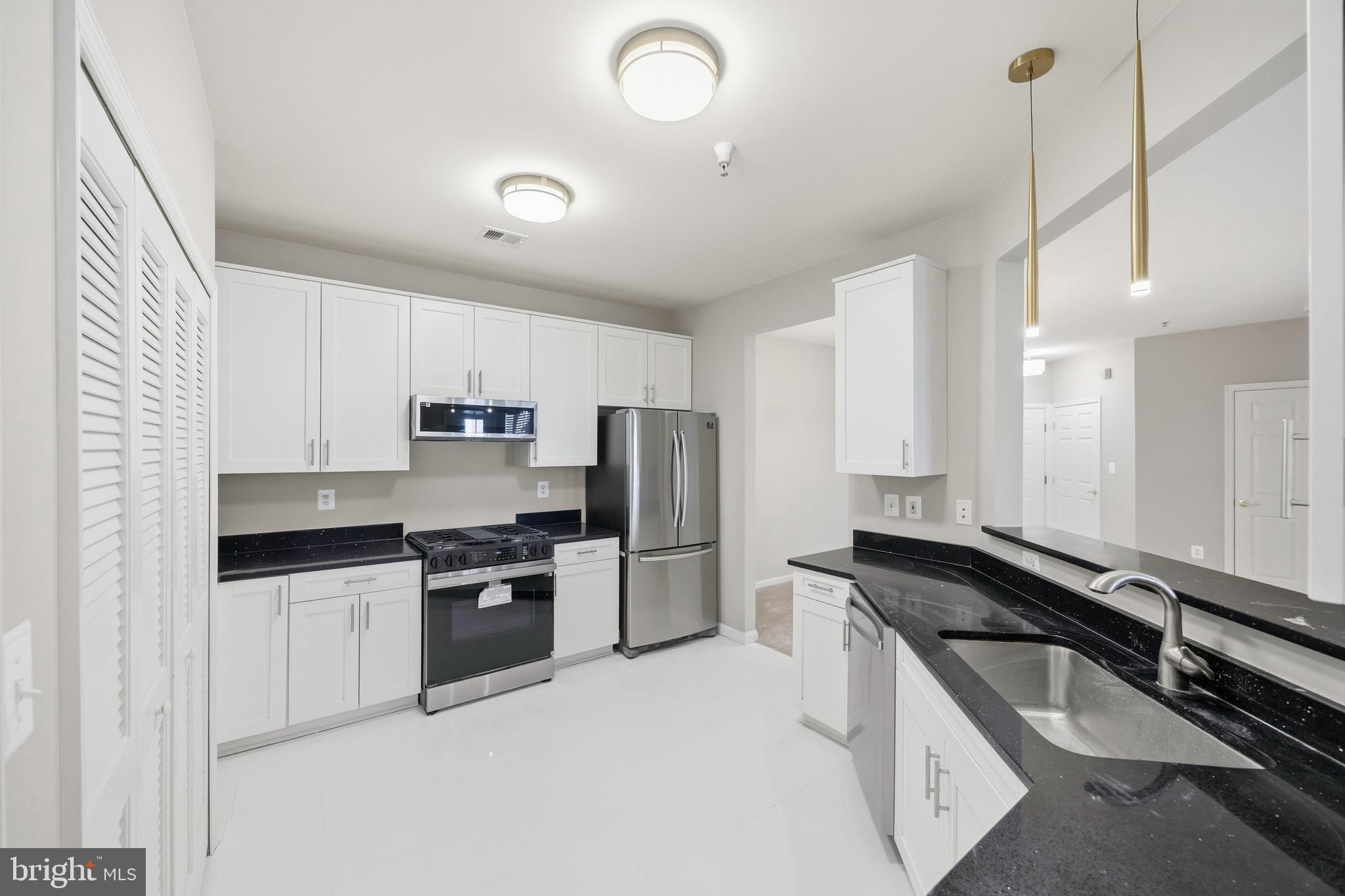 ELKRIDGE CROSSING - Residential