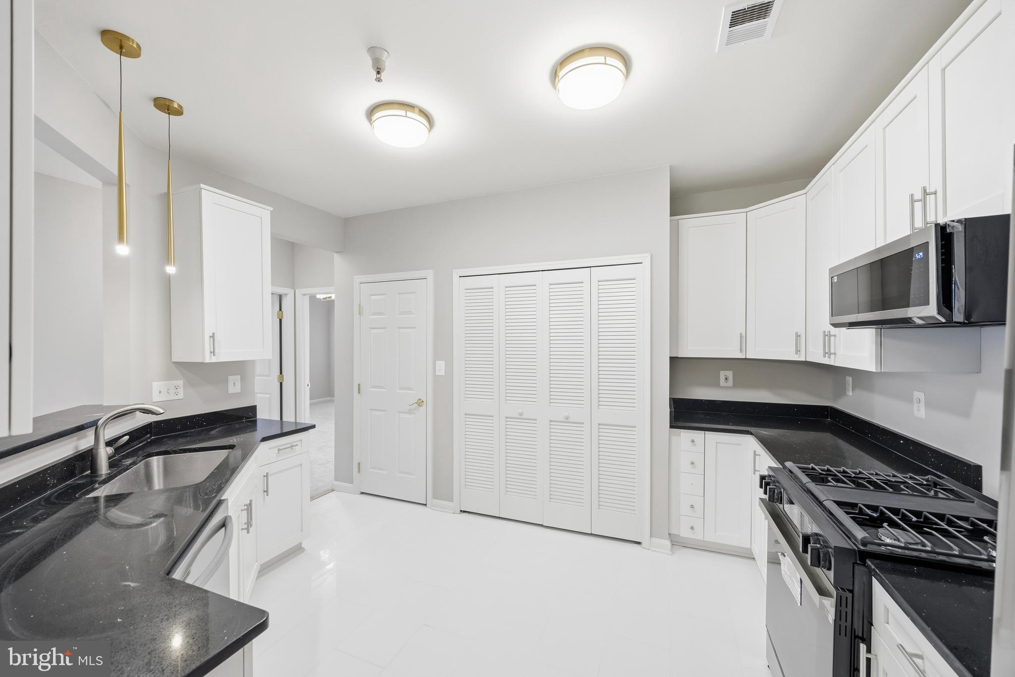 ELKRIDGE CROSSING - Residential