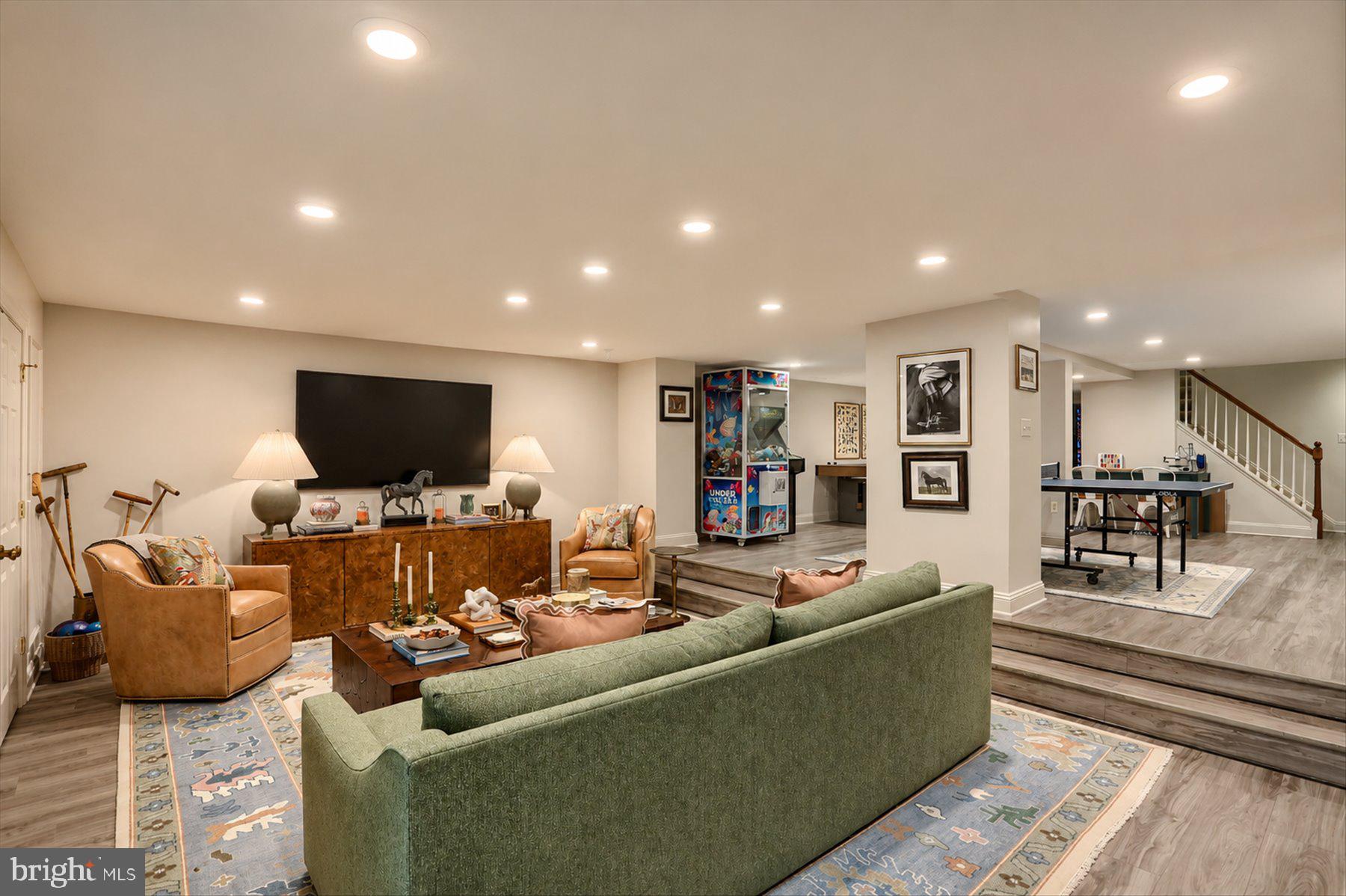 HICKORY MEADOW - Residential