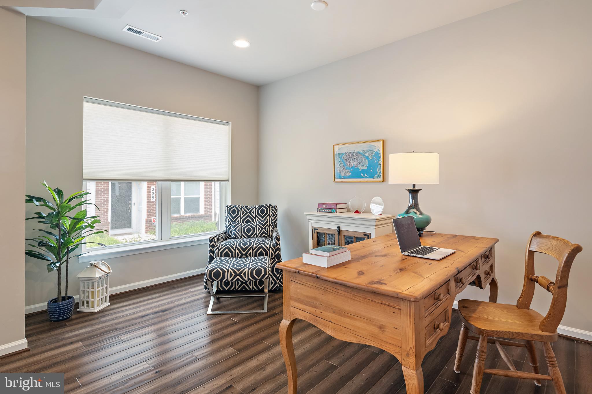 ADMIRALS SQUARE - Residential