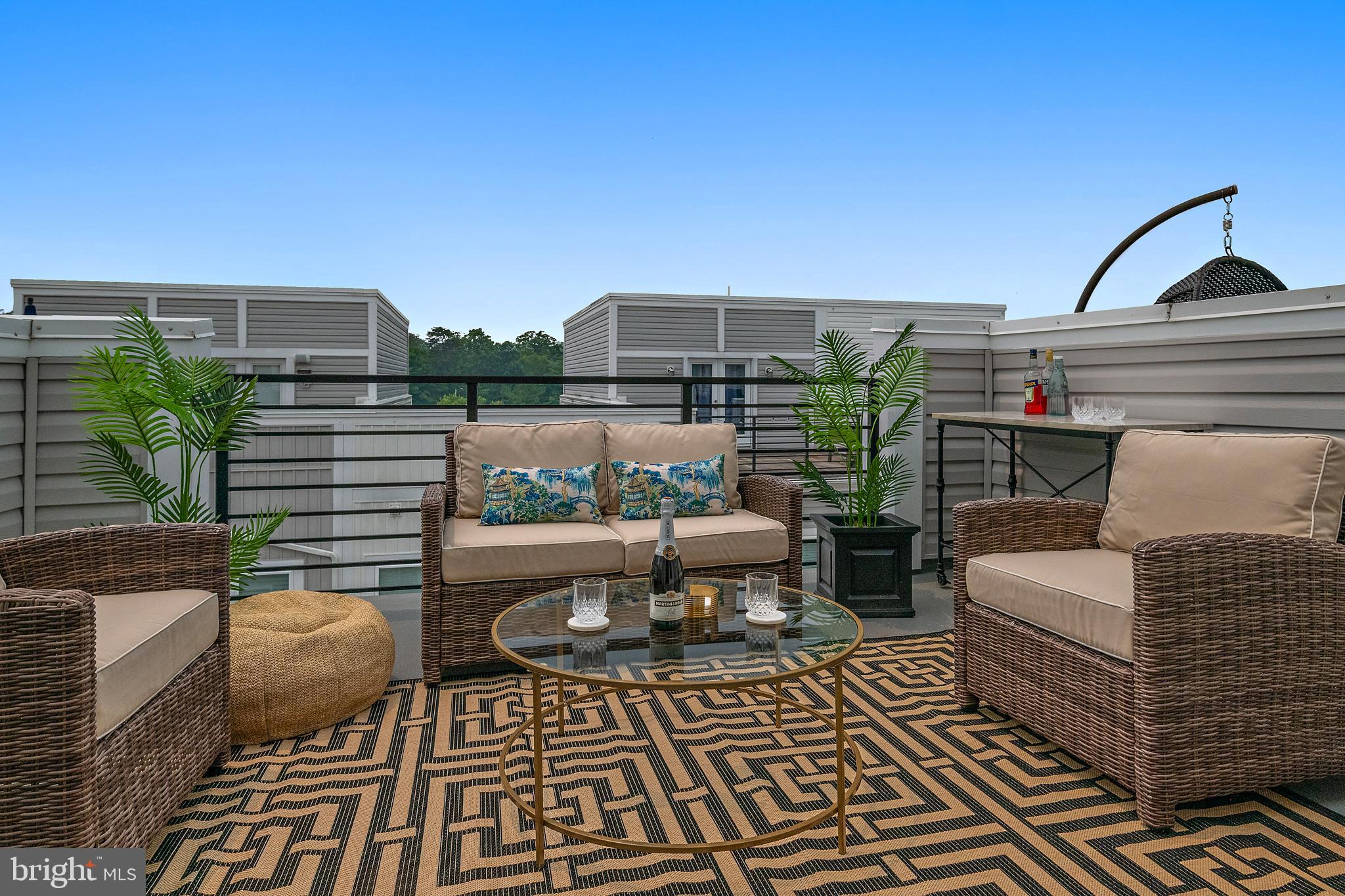 ADMIRALS SQUARE - Residential