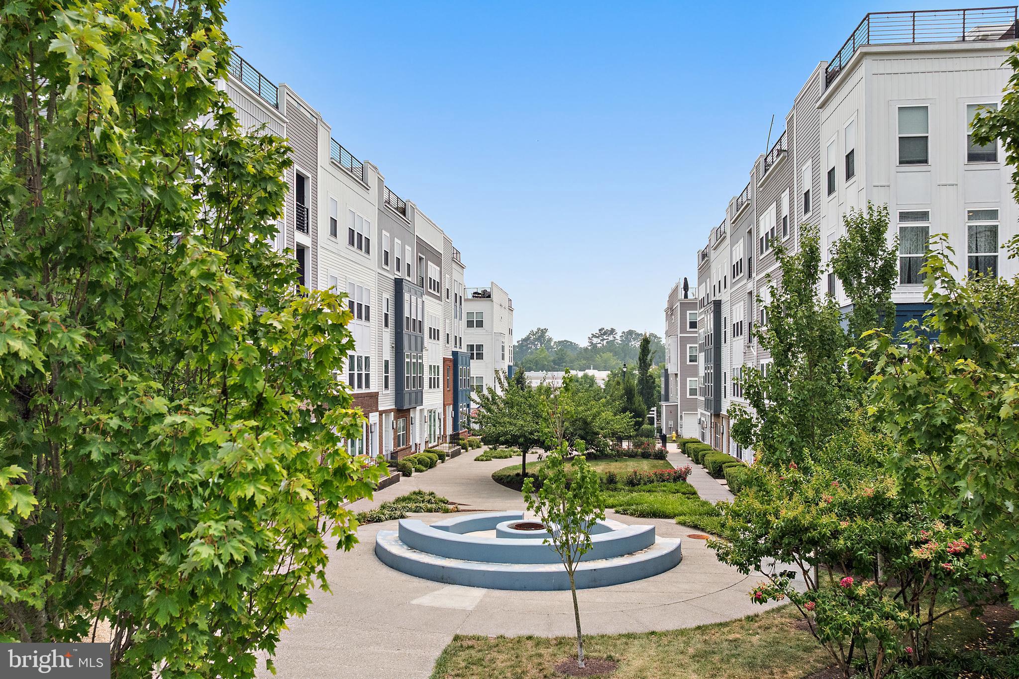 ADMIRALS SQUARE - Residential