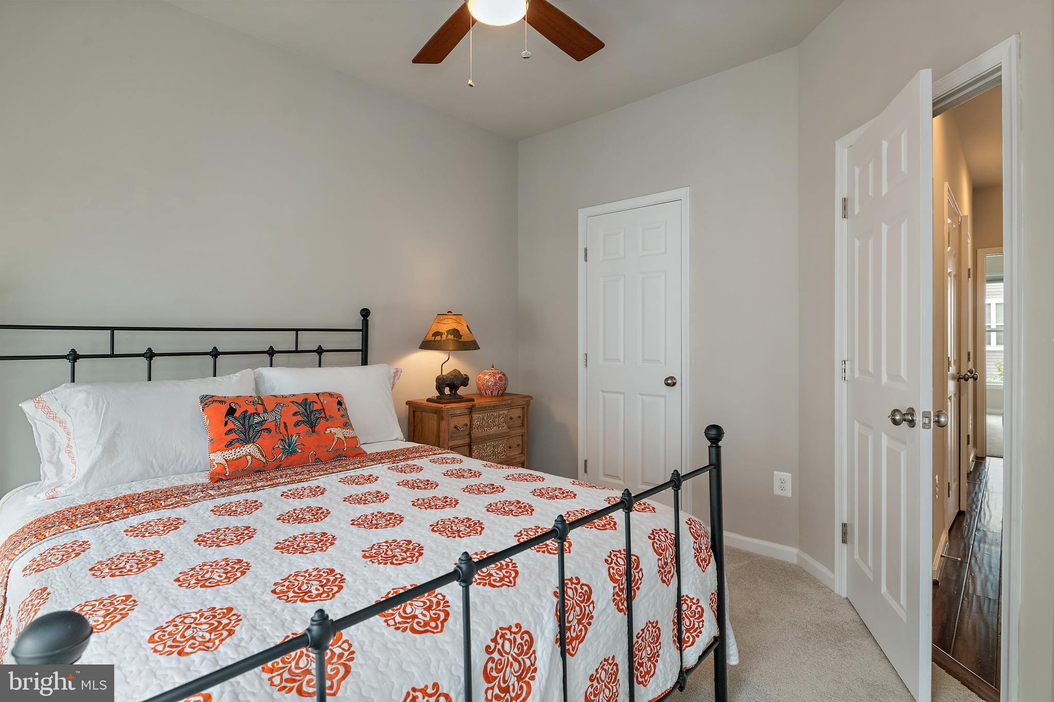 ADMIRALS SQUARE - Residential