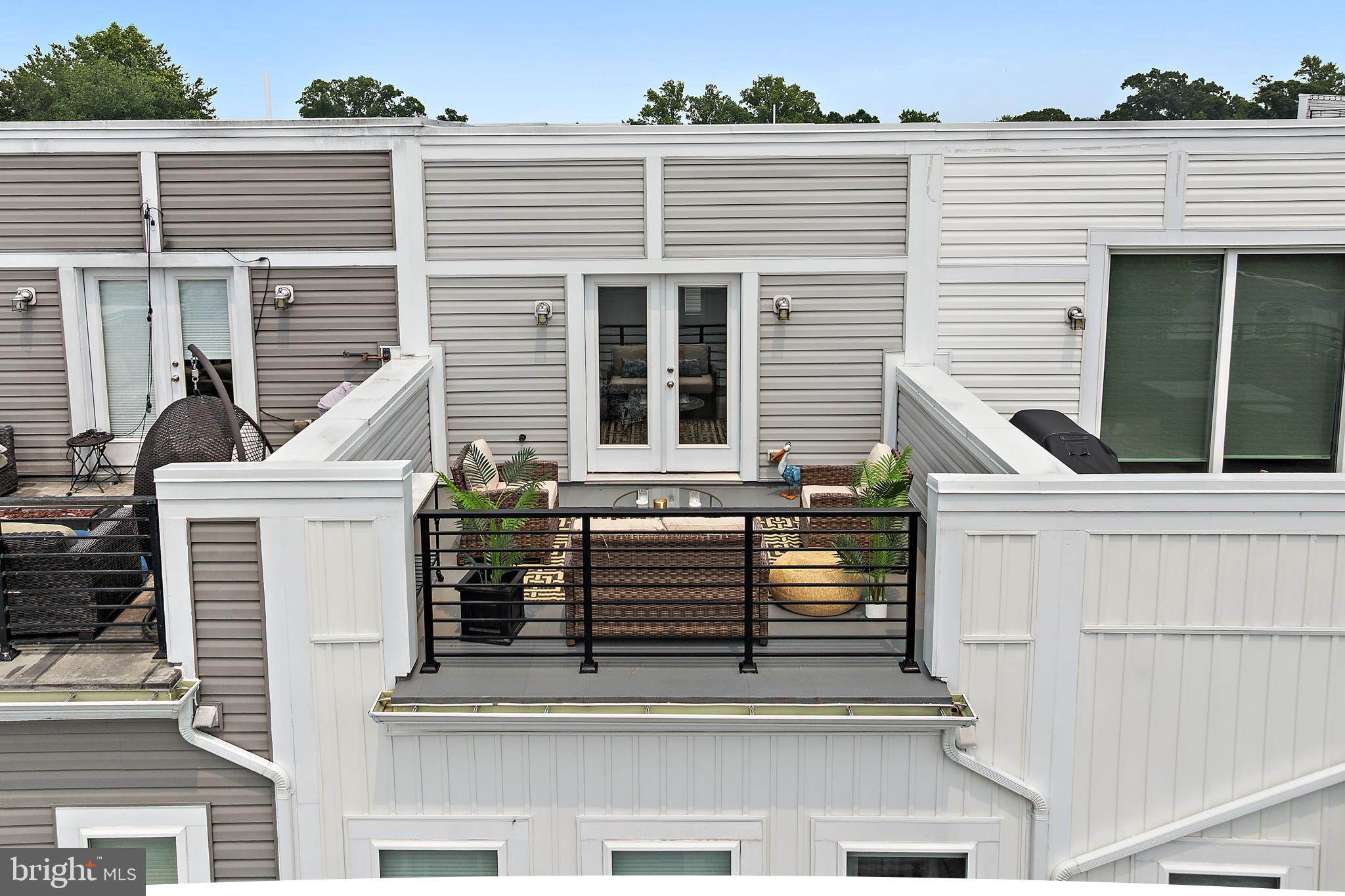 ADMIRALS SQUARE - Residential