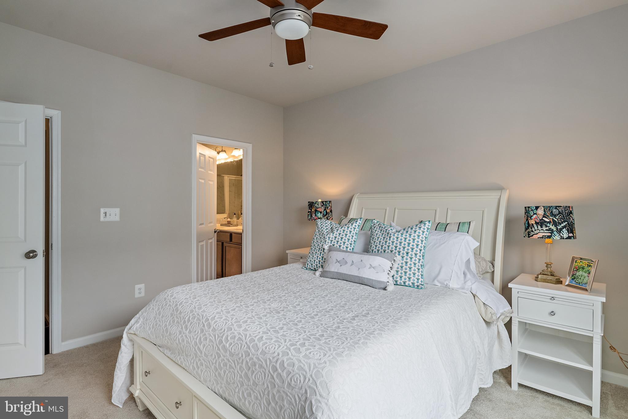 ADMIRALS SQUARE - Residential