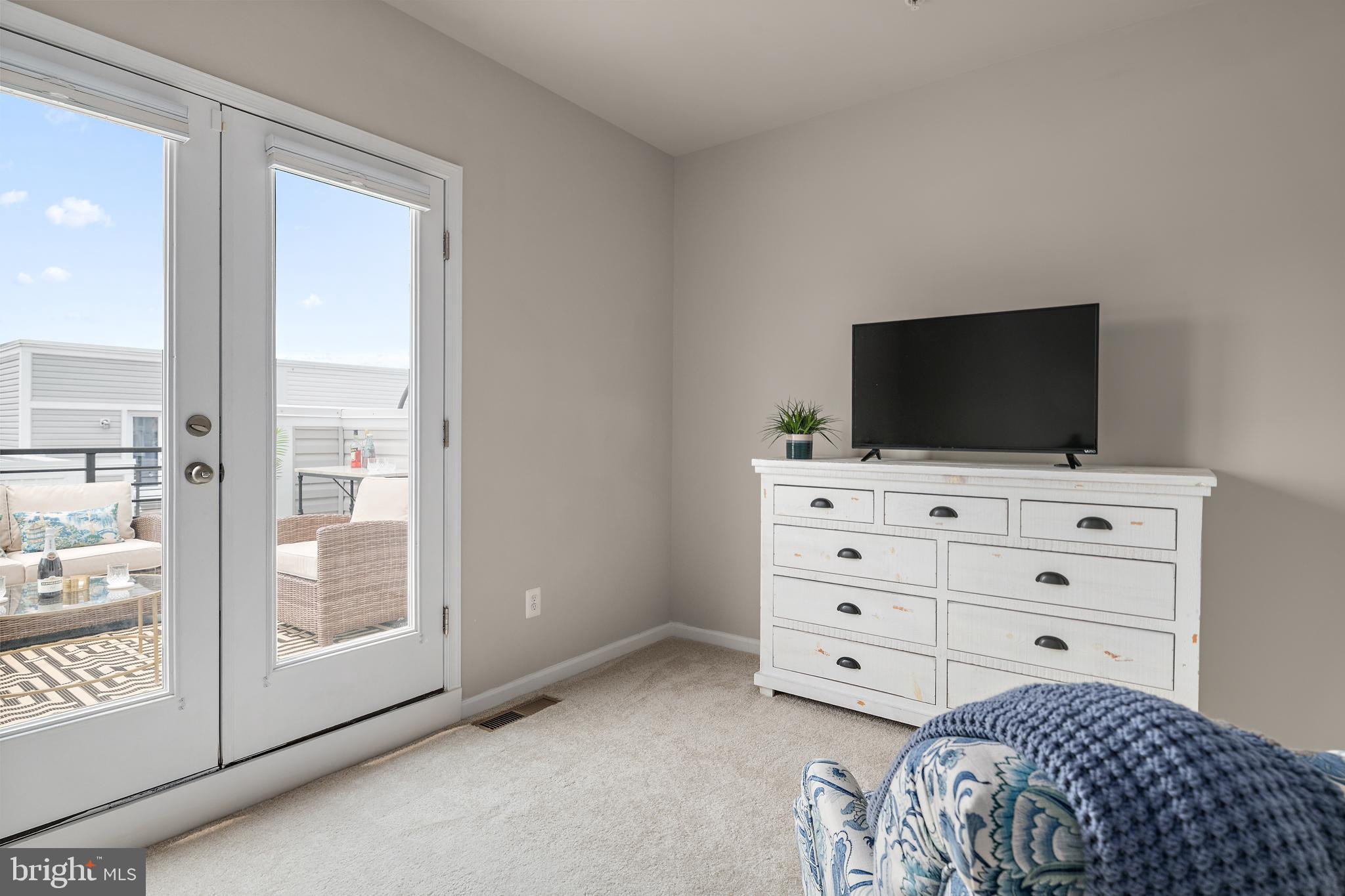 ADMIRALS SQUARE - Residential