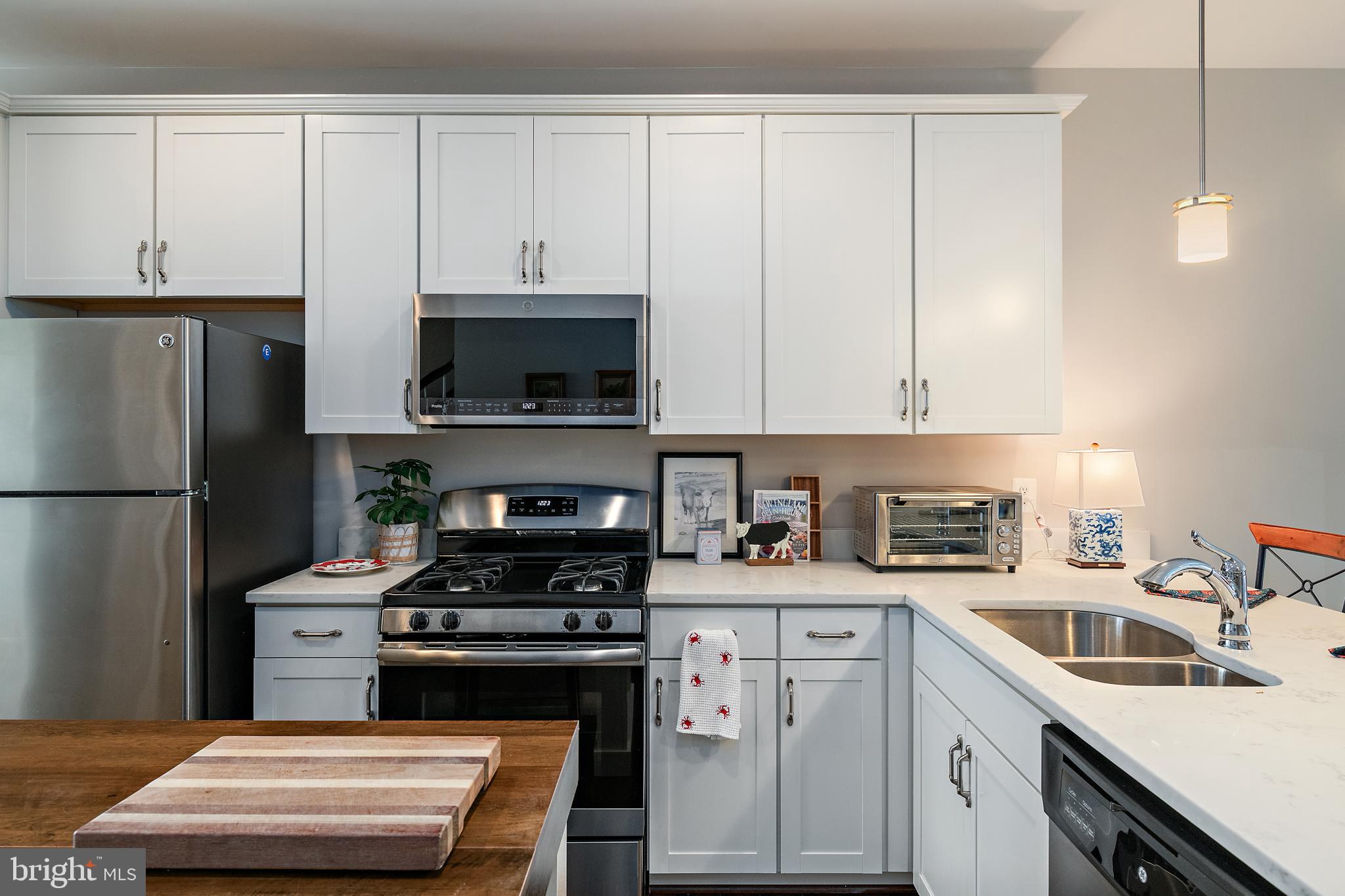 ADMIRALS SQUARE - Residential