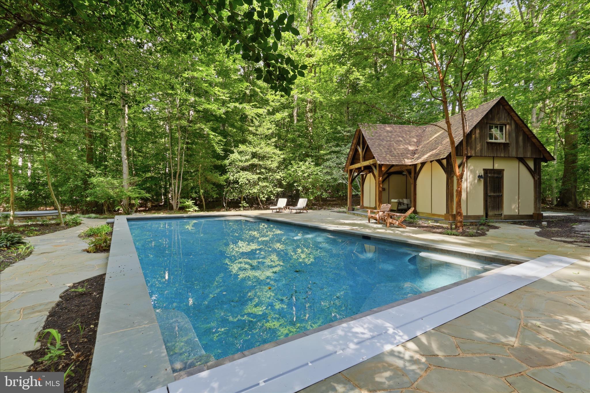 TWELVE OAKS - Residential