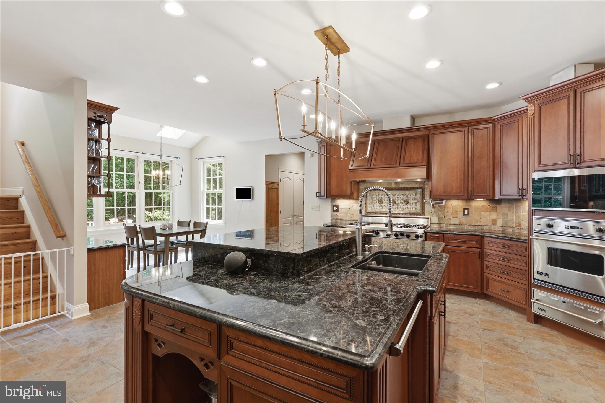 TWELVE OAKS - Residential