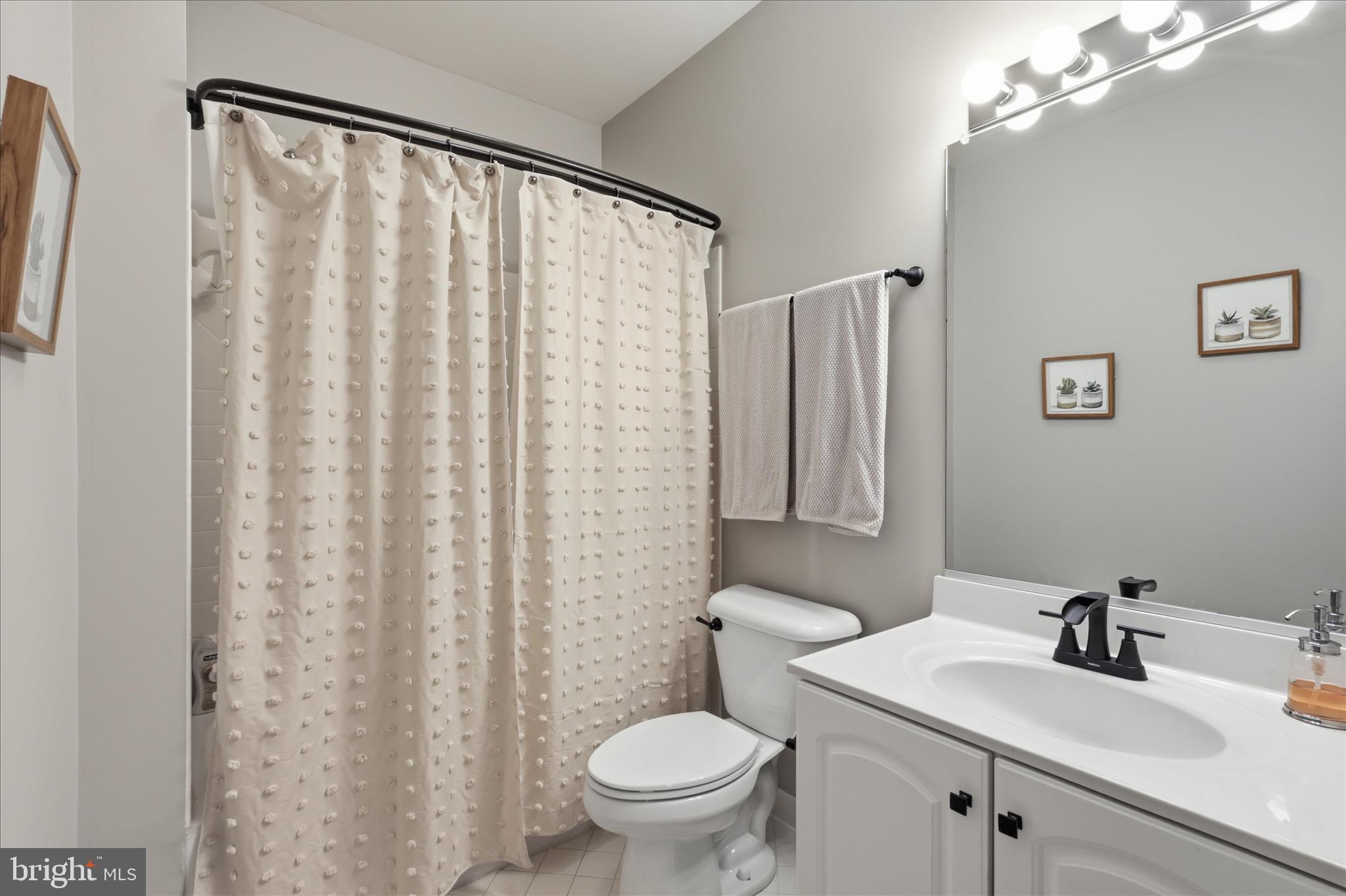 TWELVE OAKS - Residential