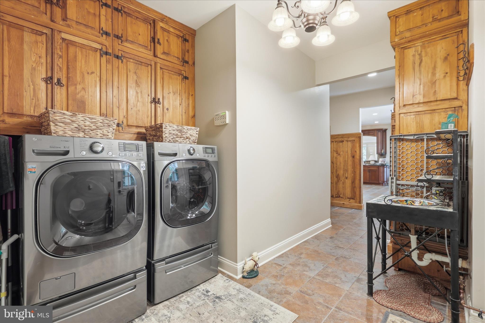 TWELVE OAKS - Residential