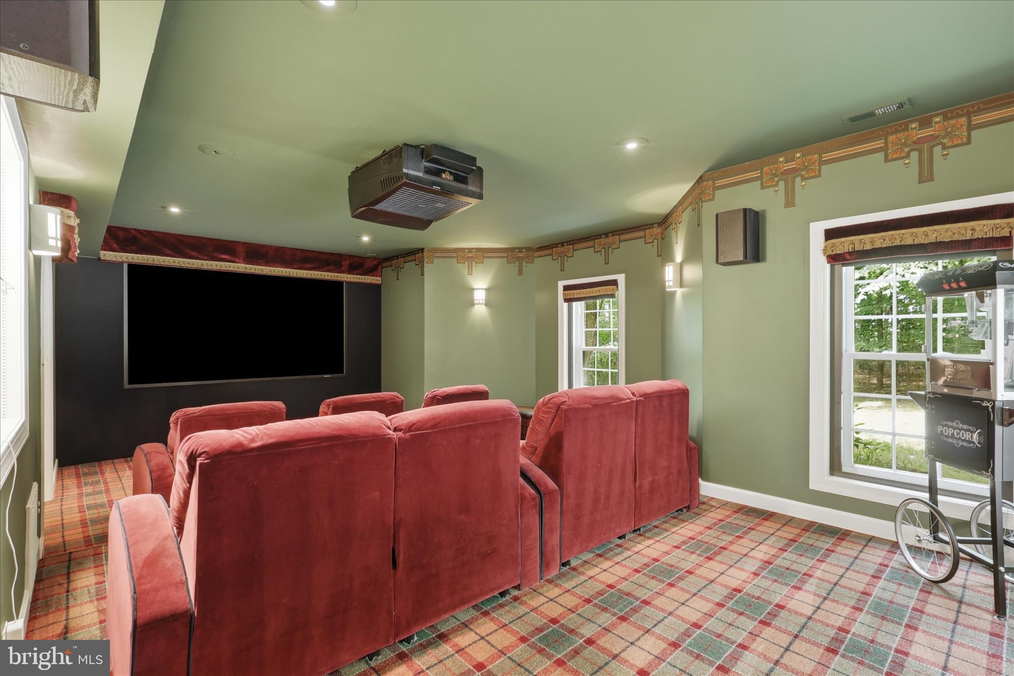 TWELVE OAKS - Residential