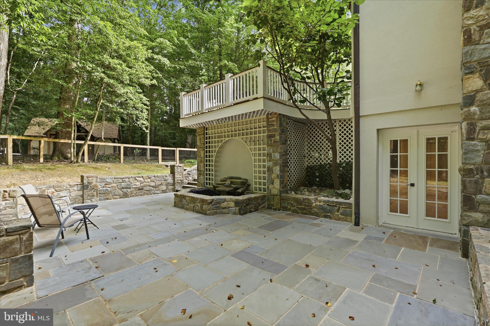 TWELVE OAKS - Residential