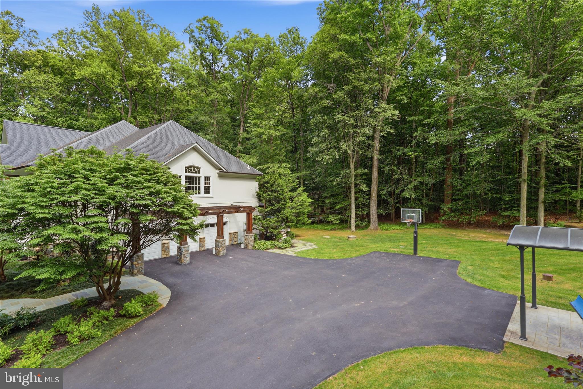 TWELVE OAKS - Residential