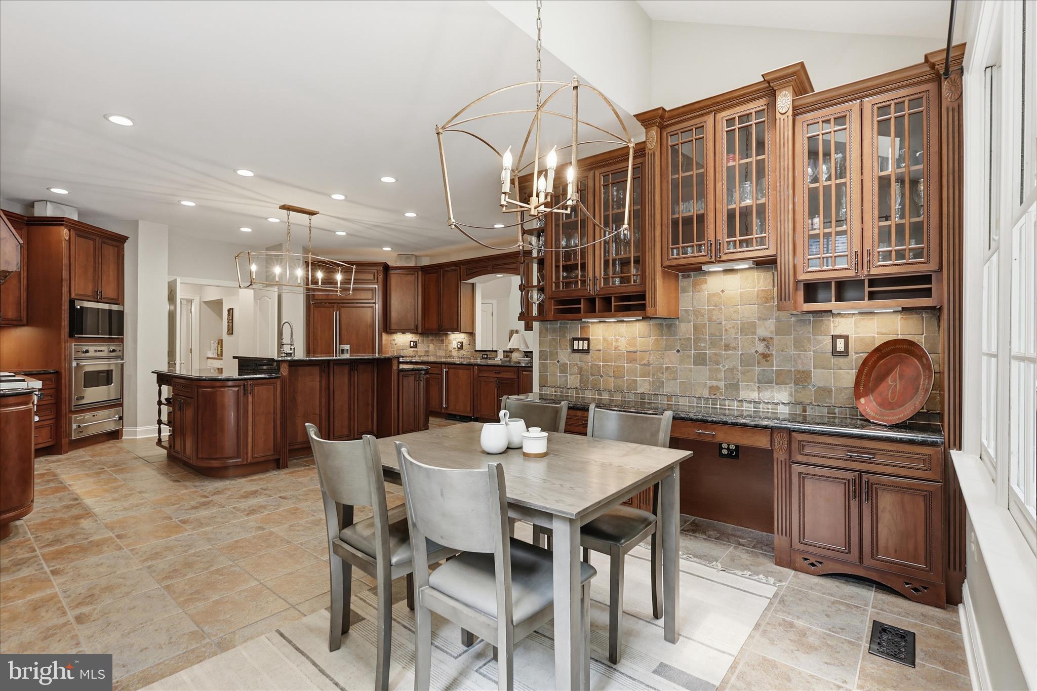 TWELVE OAKS - Residential