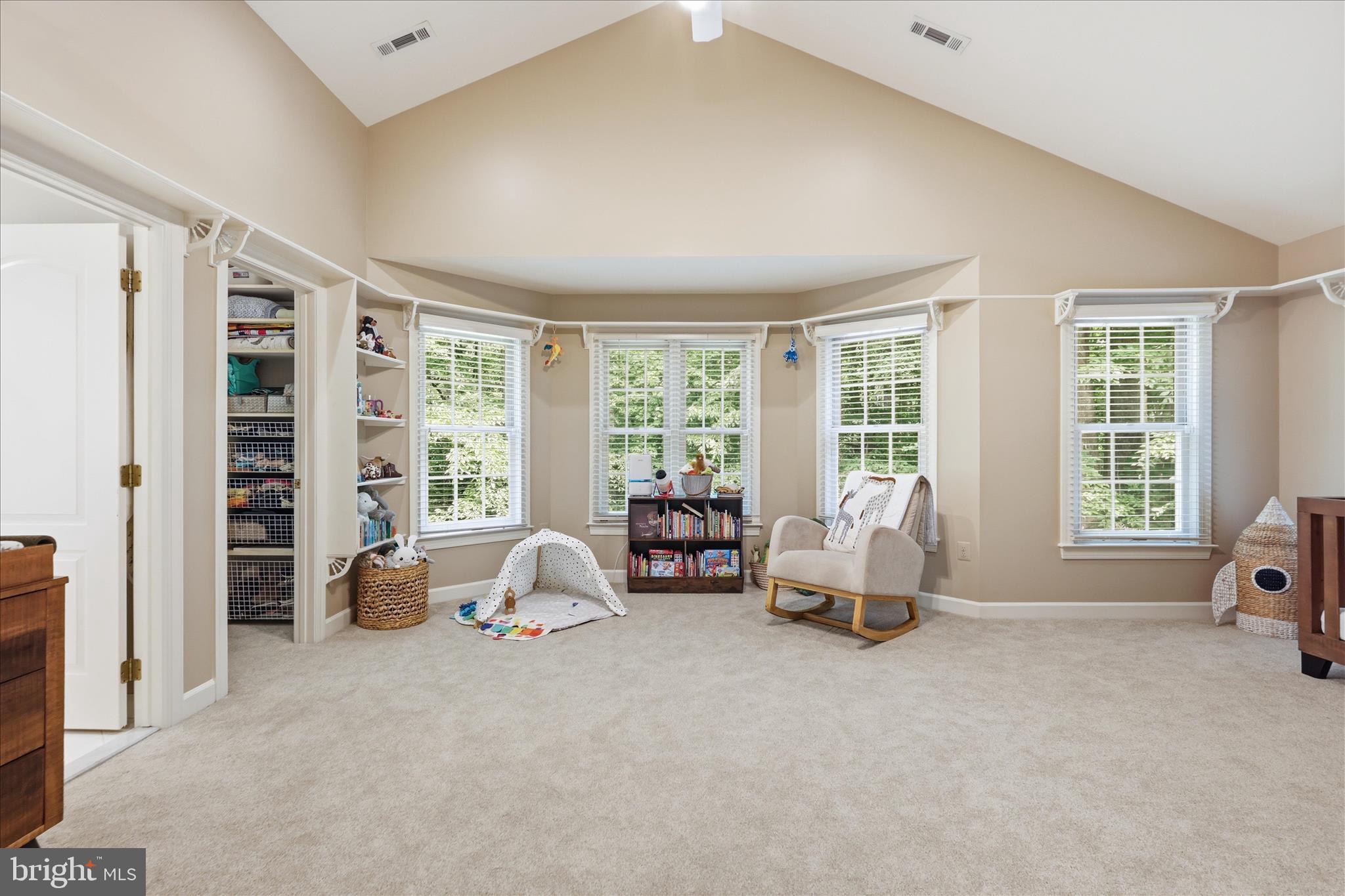TWELVE OAKS - Residential