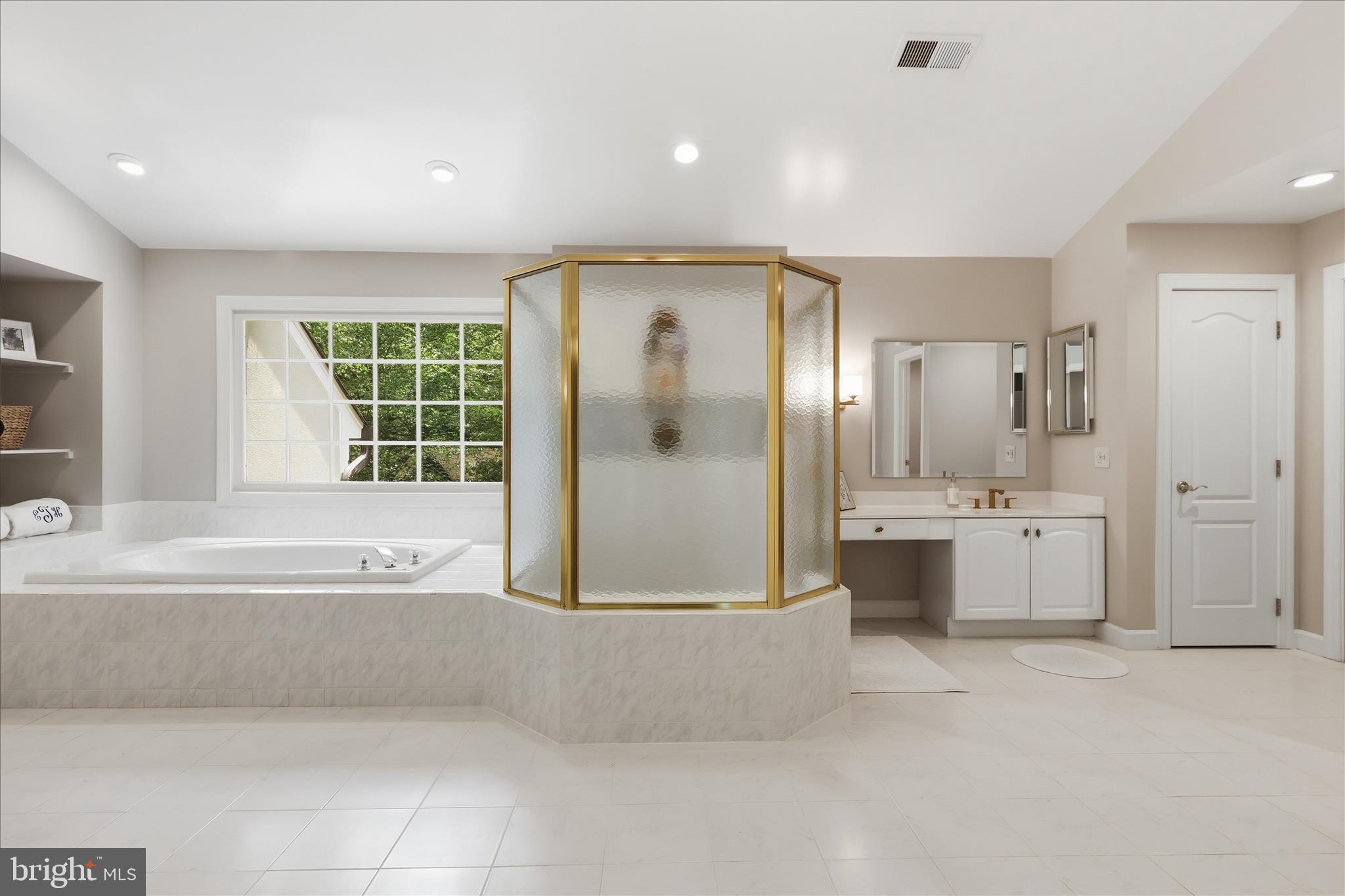TWELVE OAKS - Residential