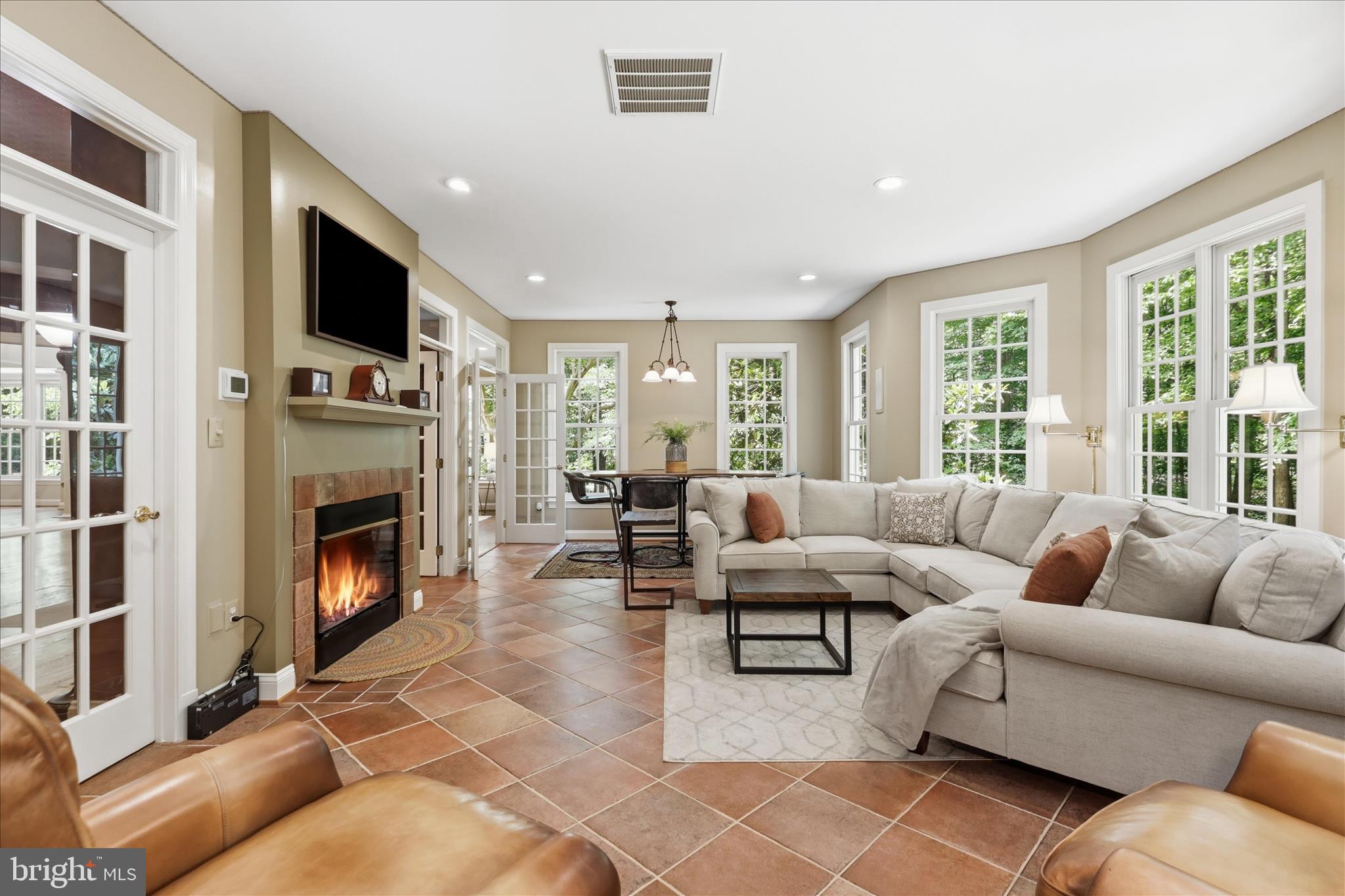 TWELVE OAKS - Residential